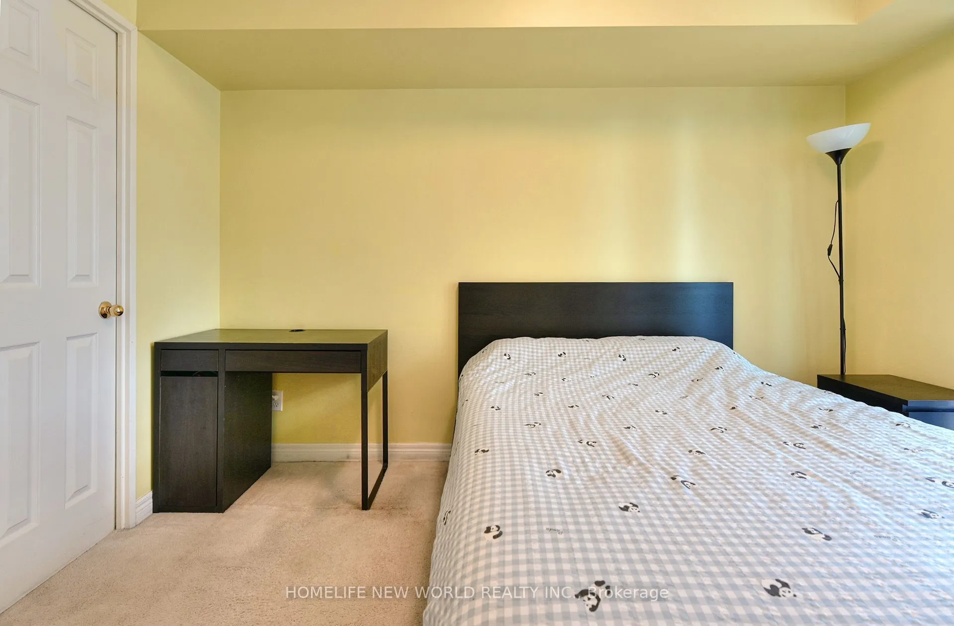18 Parkview Avenue #811