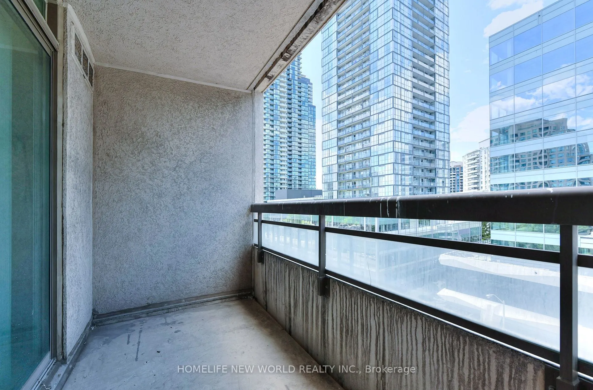 18 Parkview Avenue #811
