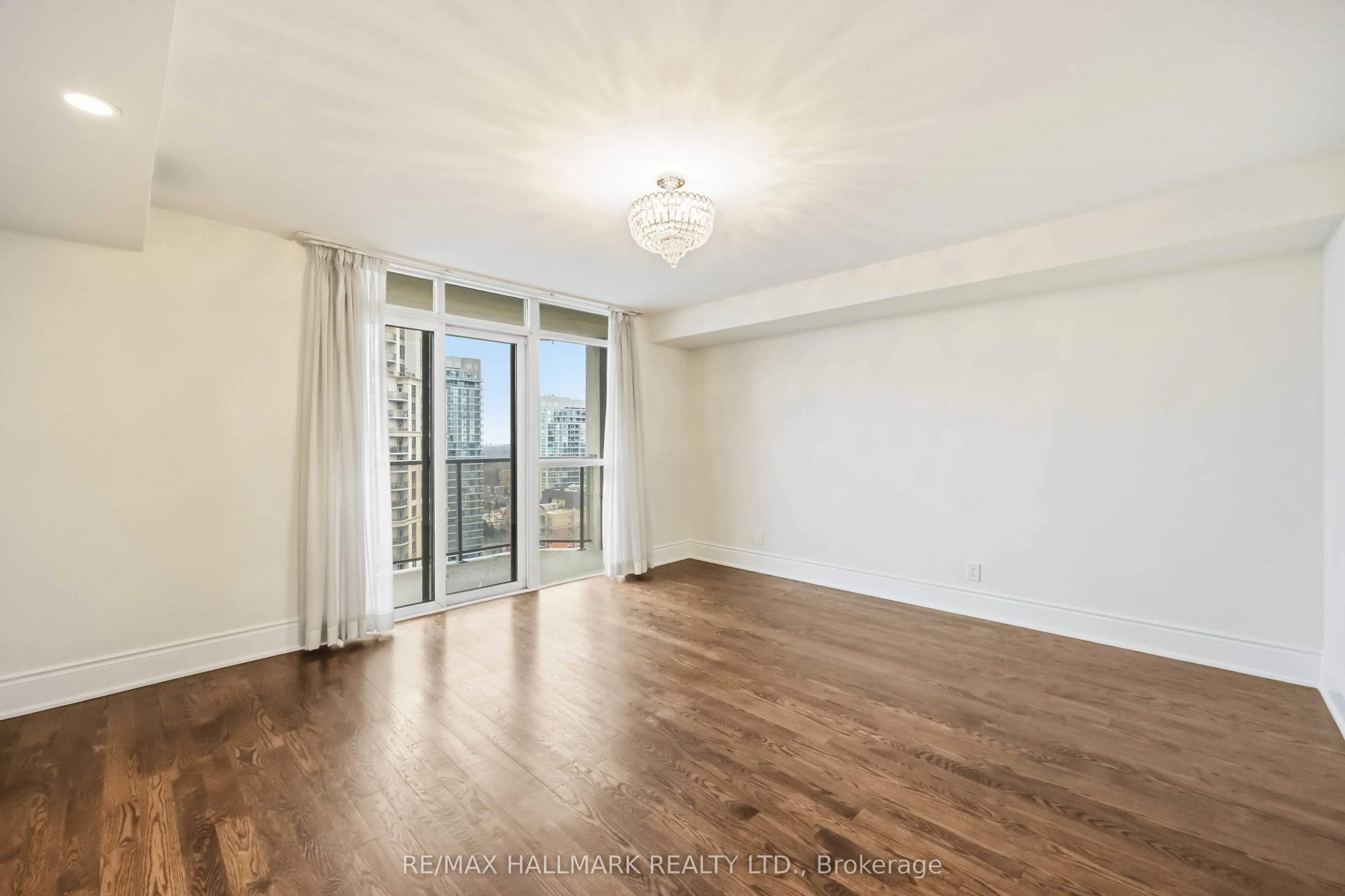 80 Harrison Garden Boulevard #1821