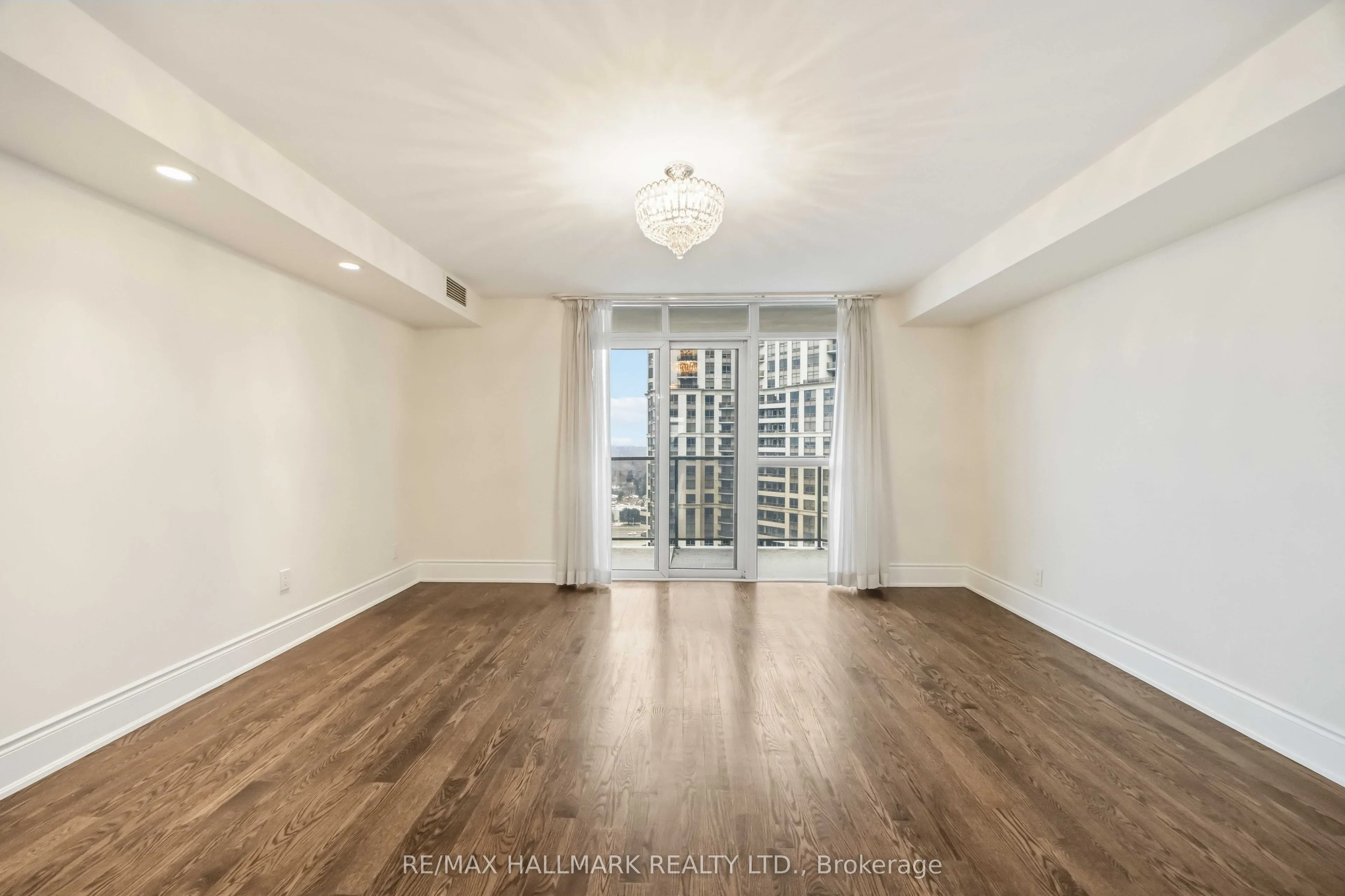 80 Harrison Garden Boulevard #1821