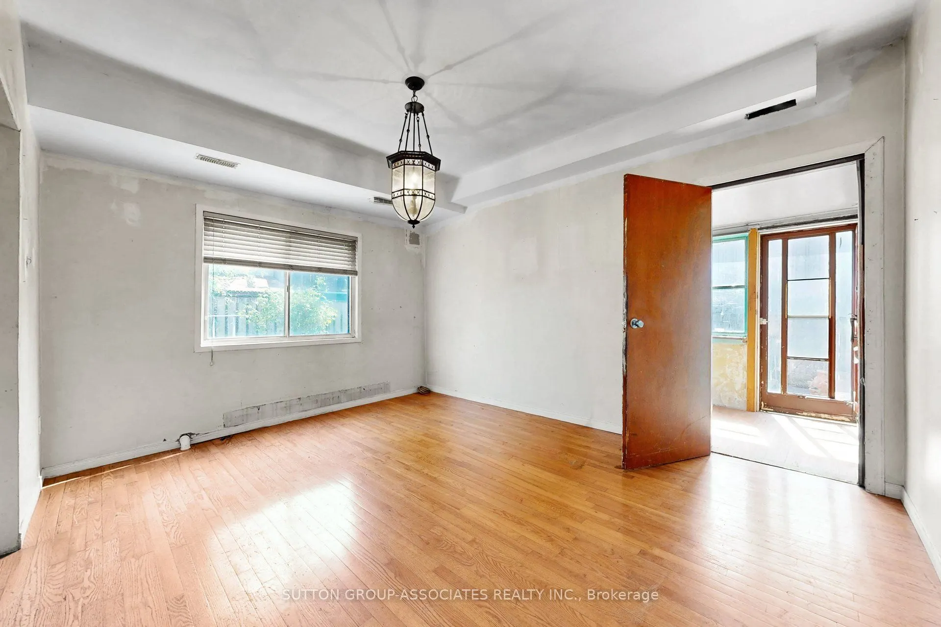 18 1/2 Bellevue Avenue