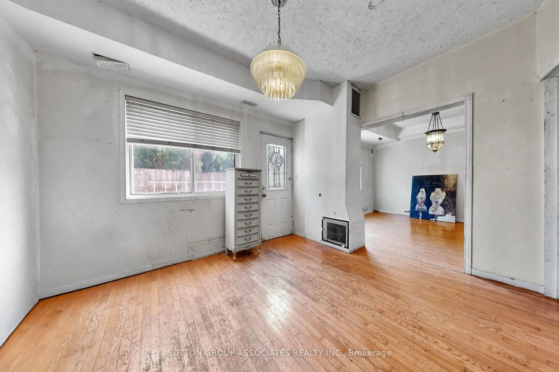 18 1/2 Bellevue Avenue