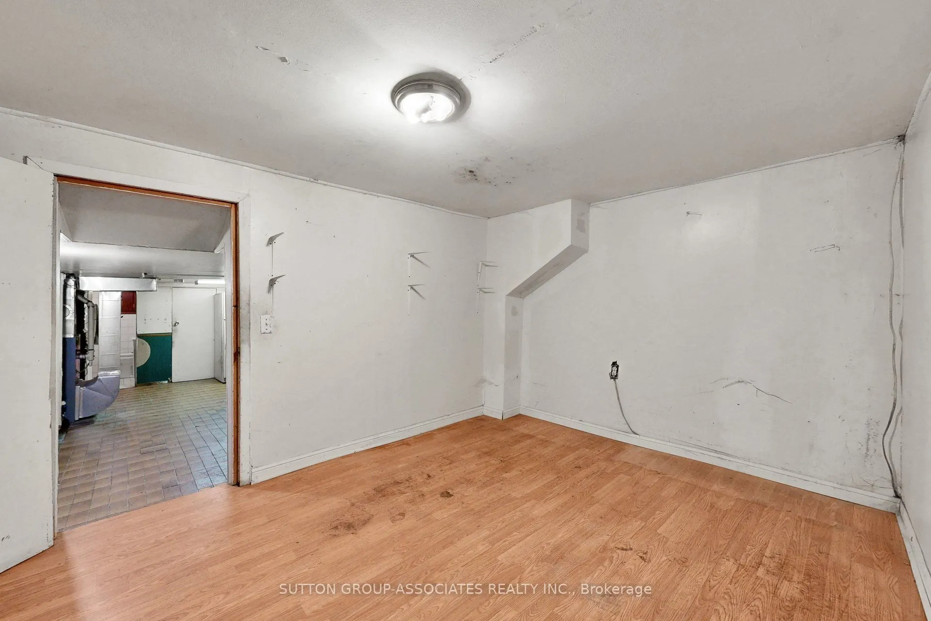 18 1/2 Bellevue Avenue