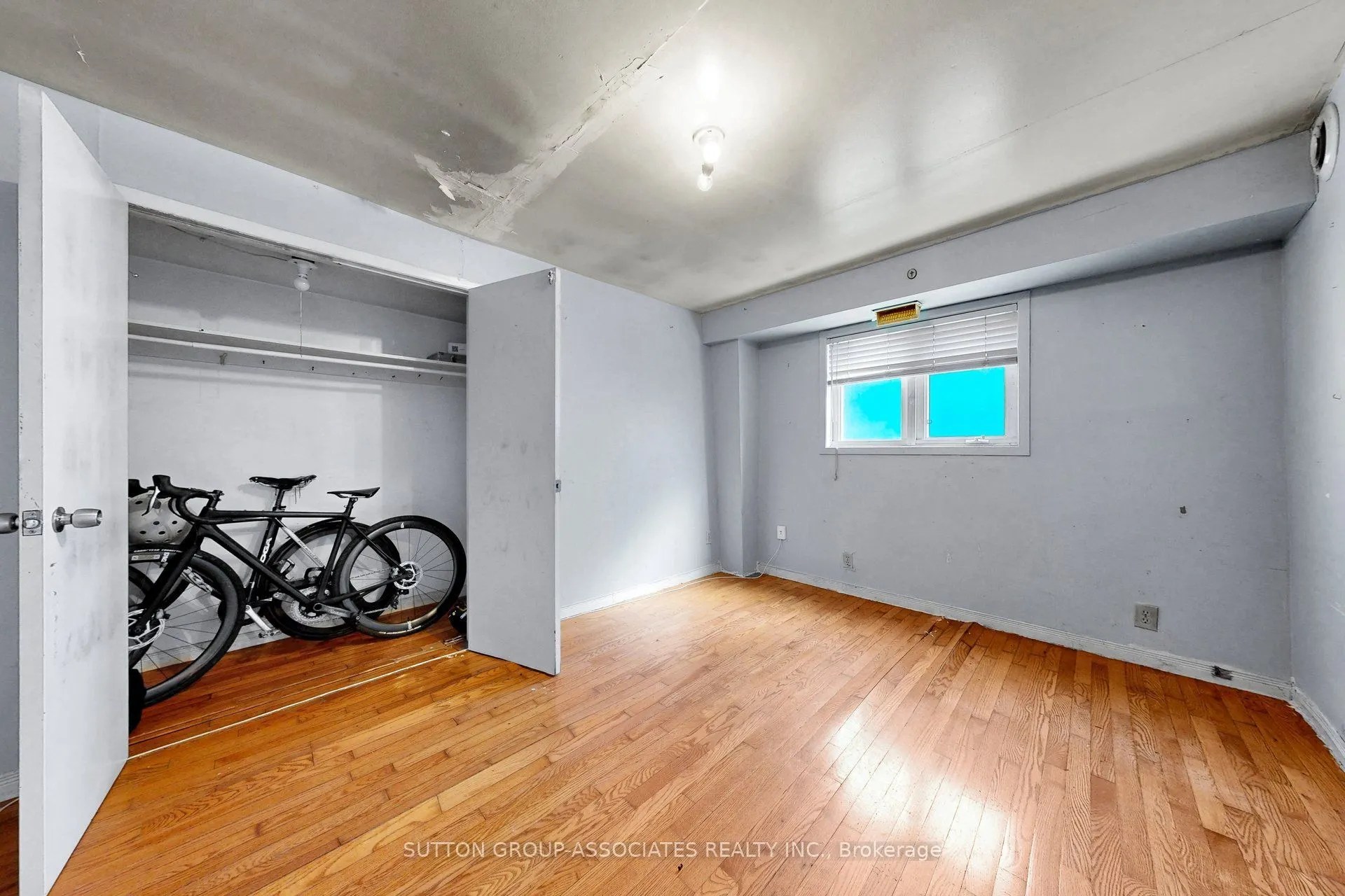18 1/2 Bellevue Avenue