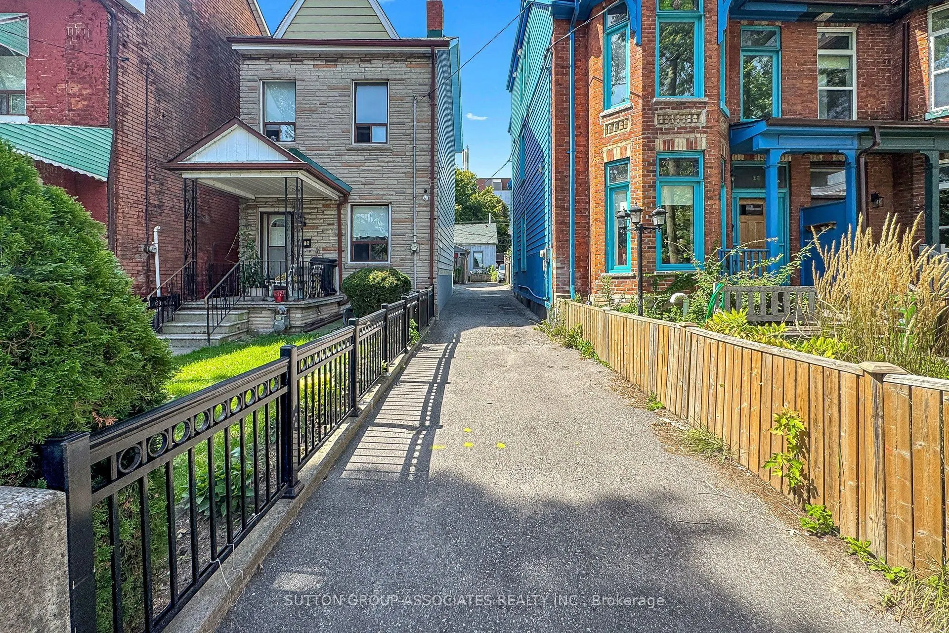 18 1/2 Bellevue Avenue