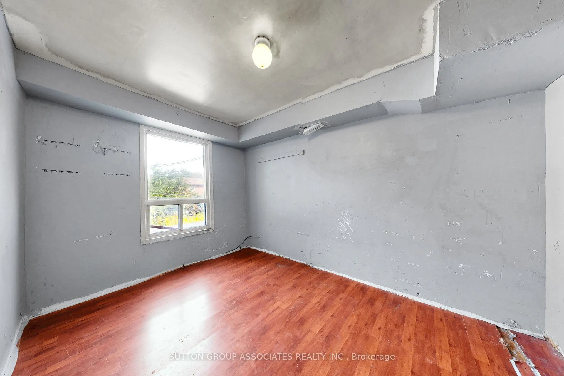 18 1/2 Bellevue Avenue