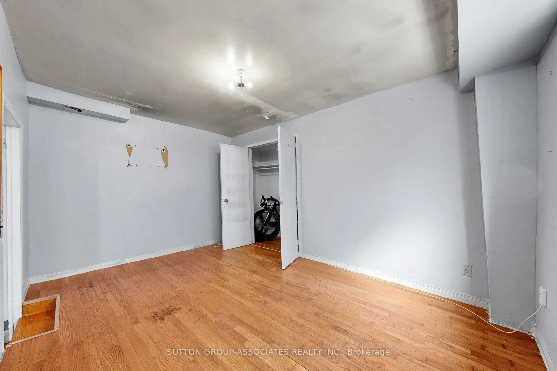 18 1/2 Bellevue Avenue
