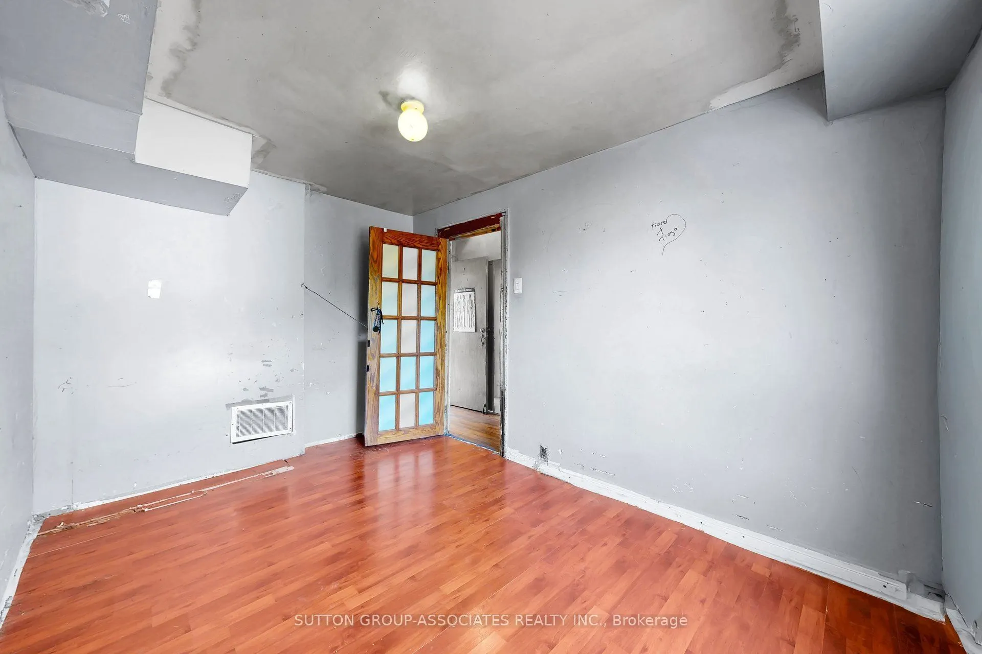 18 1/2 Bellevue Avenue