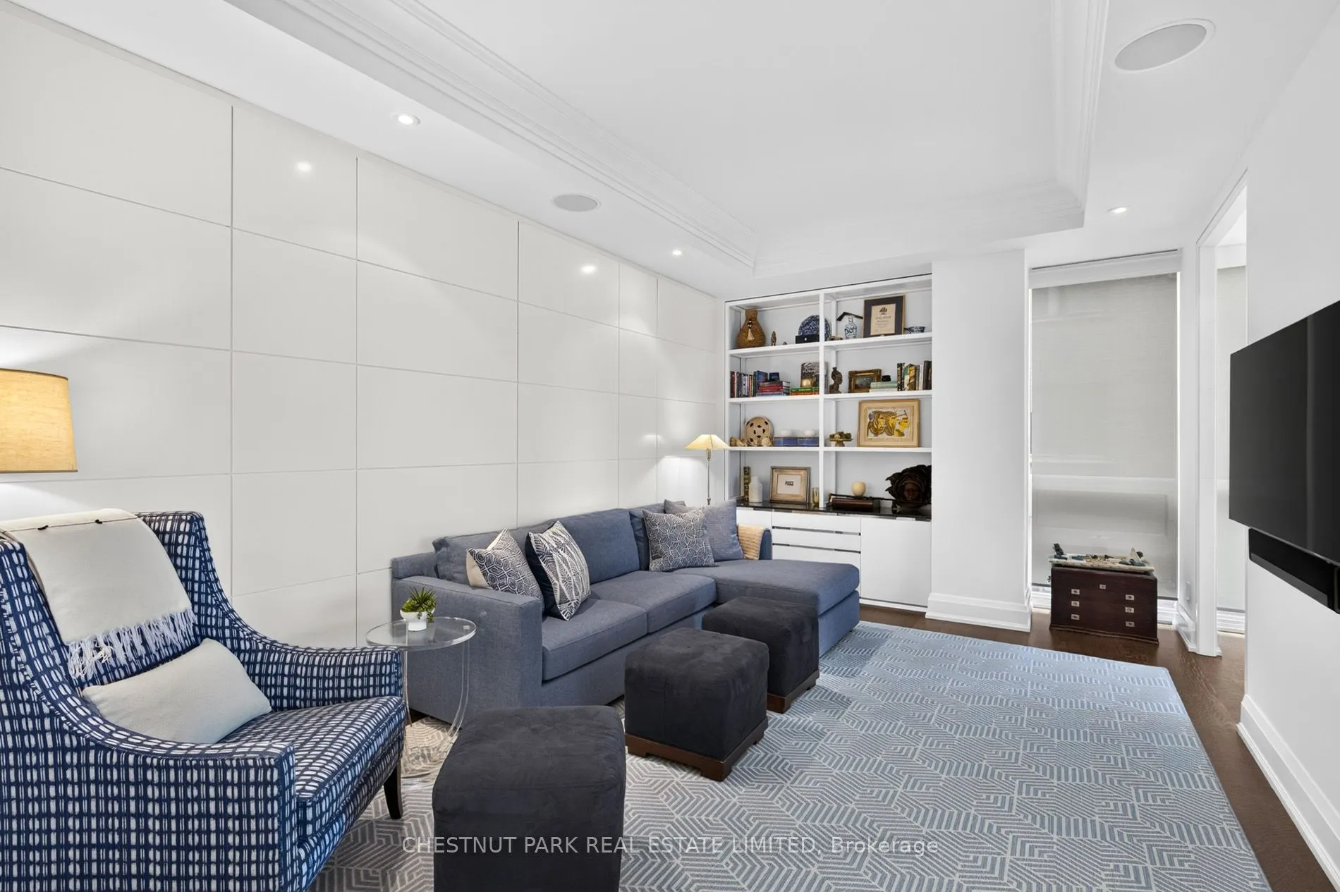 112 St Clair Avenue W #601