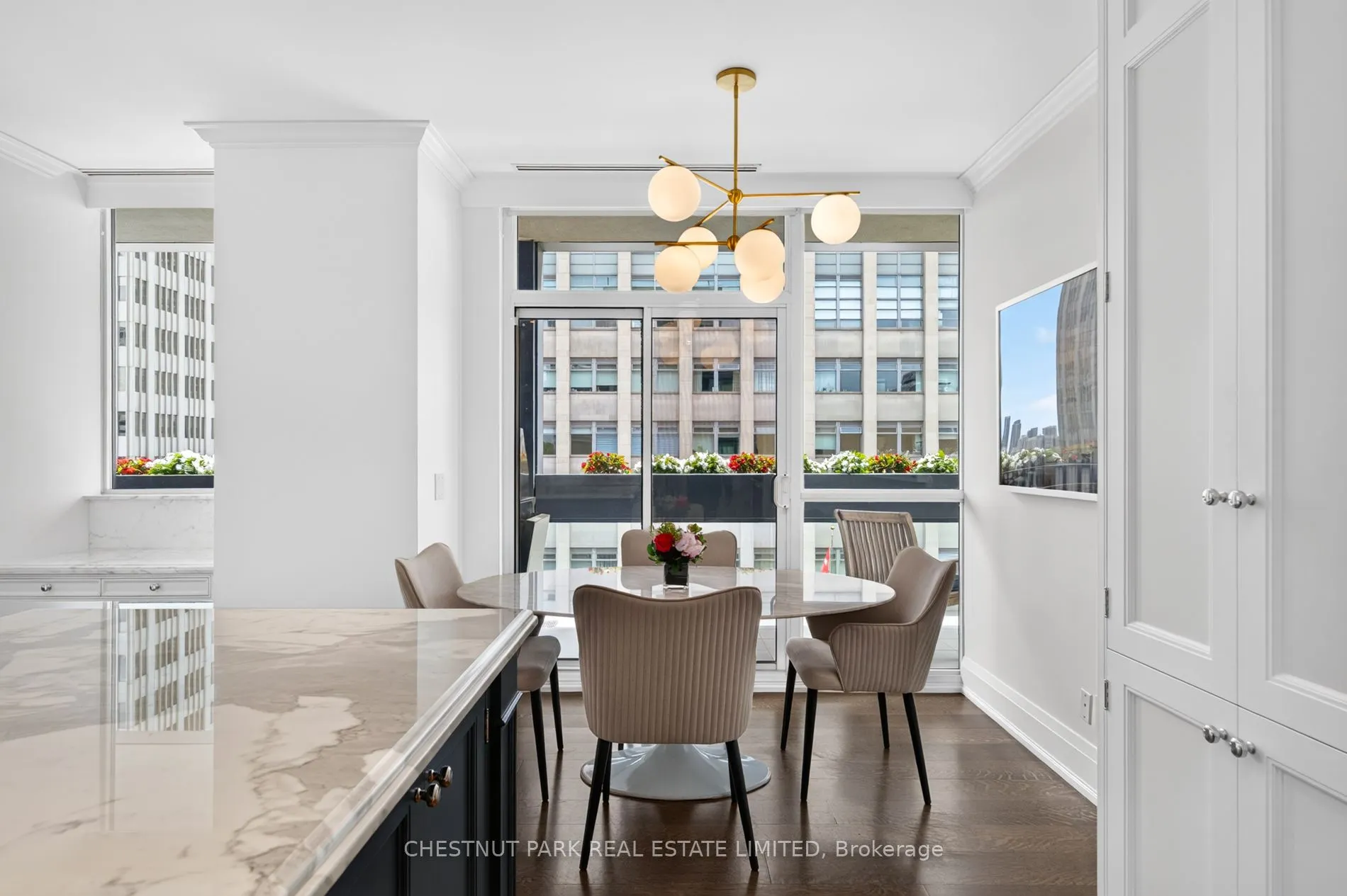 112 St Clair Avenue W #601
