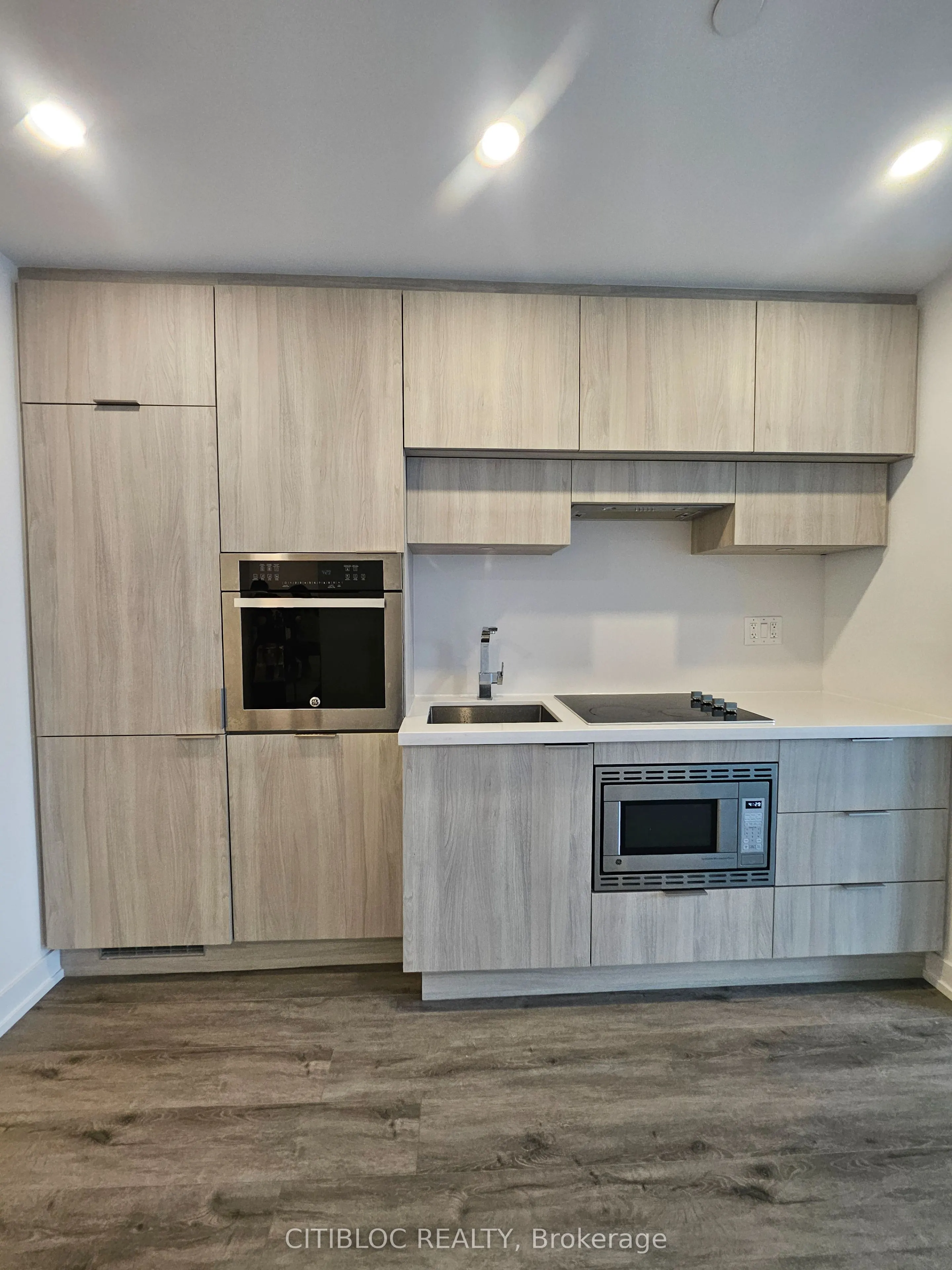 39 Roehampton Avenue #601