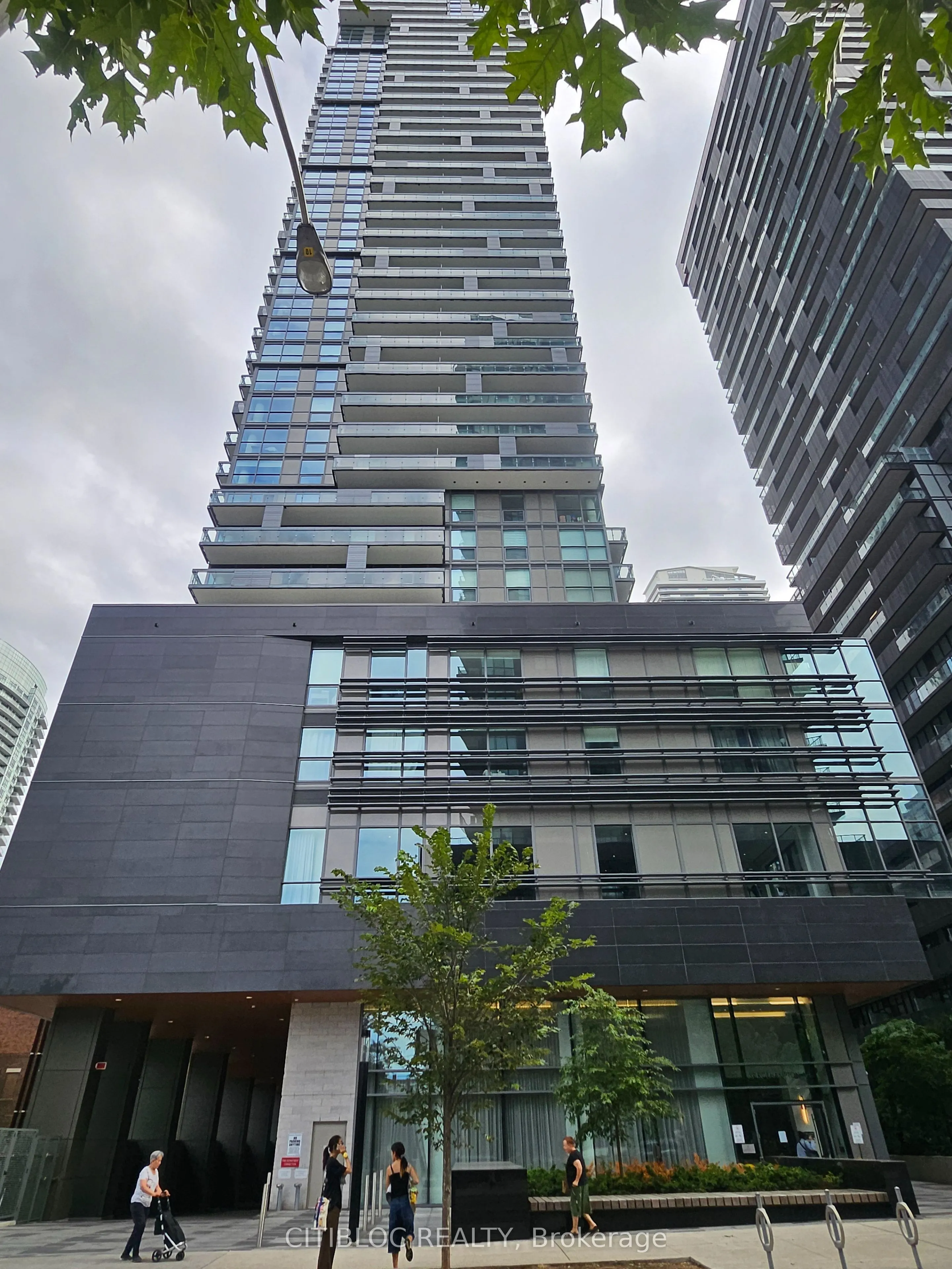 39 Roehampton Avenue #601