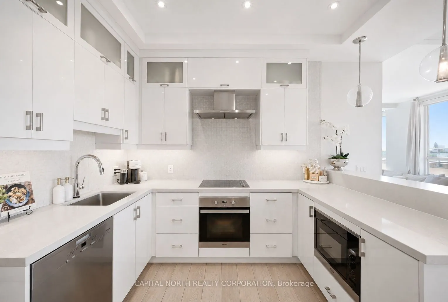 23 Glebe Road W #804