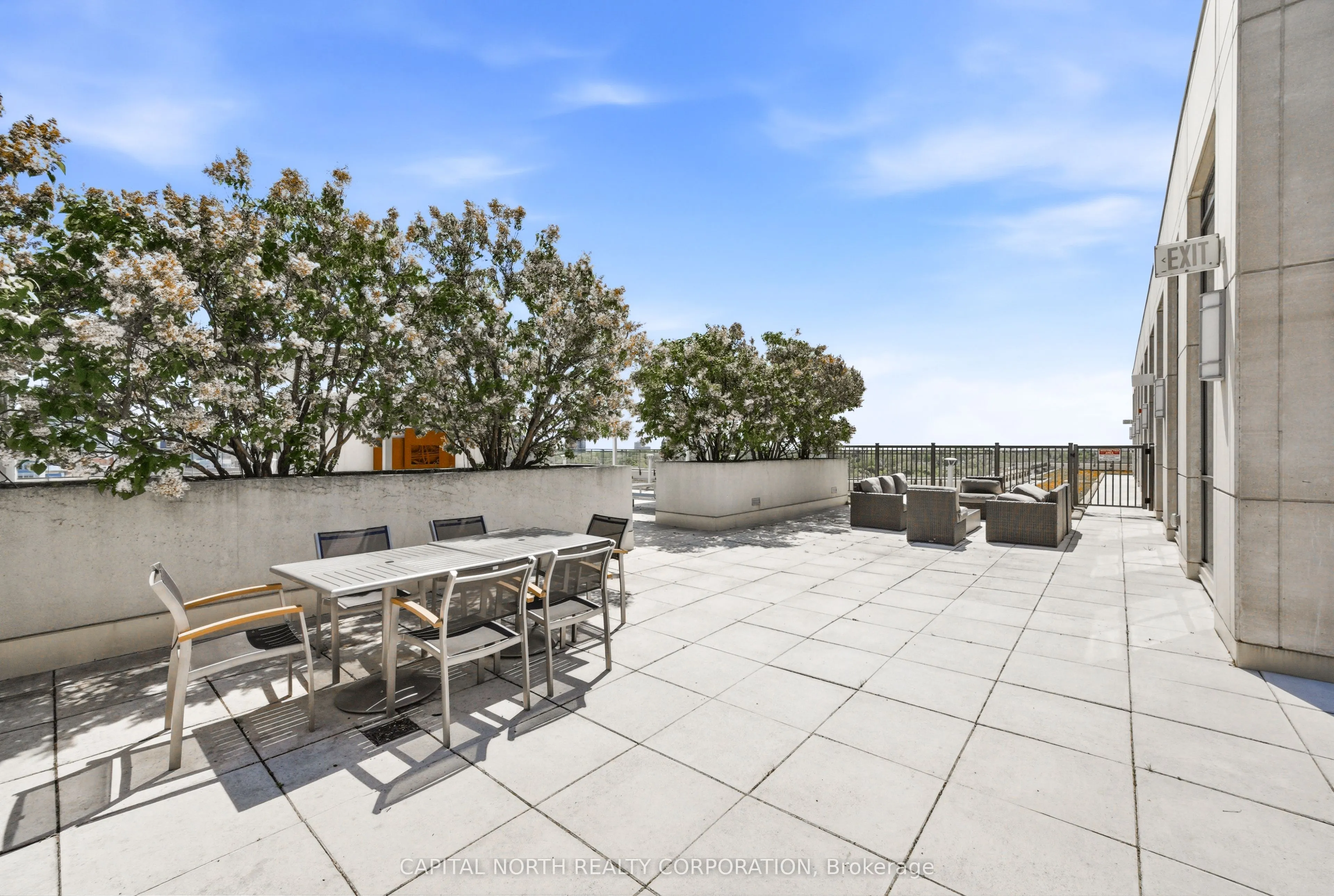 23 Glebe Road W #804
