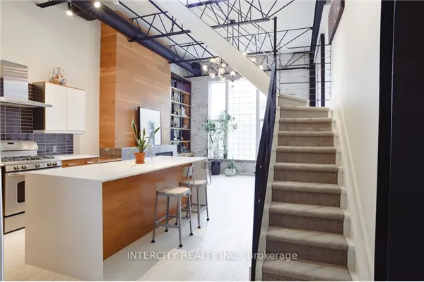 676 Richmond Street W #208