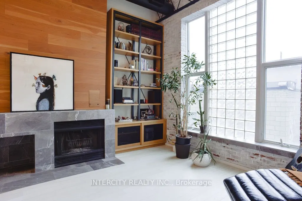 676 Richmond Street W #208