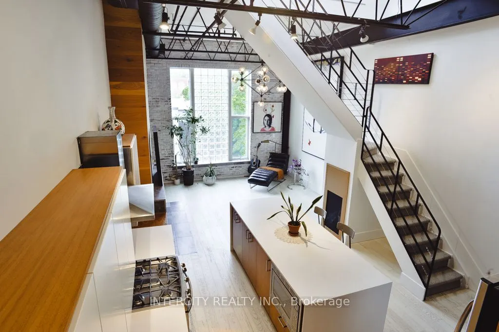 676 Richmond Street W #208
