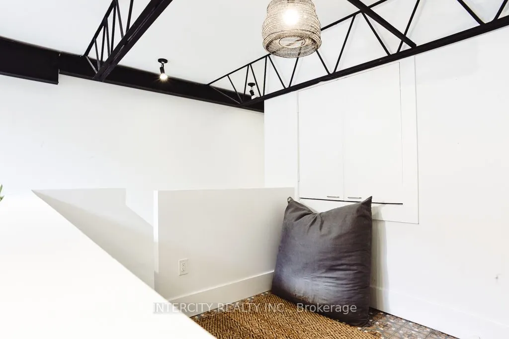 676 Richmond Street W #208
