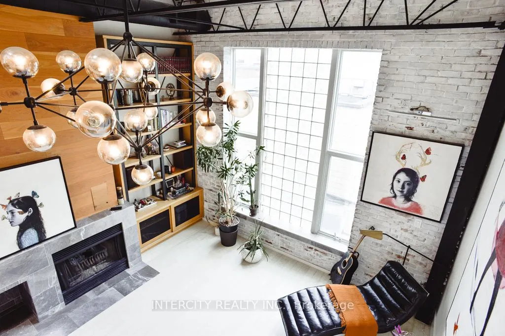676 Richmond Street W #208