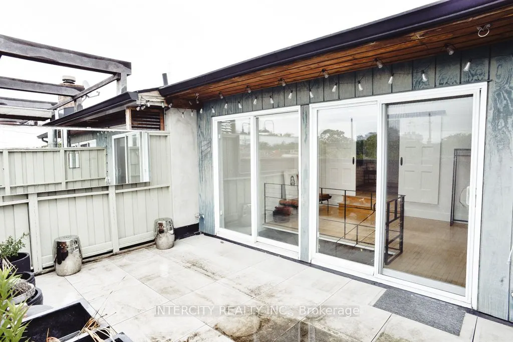 676 Richmond Street W #208