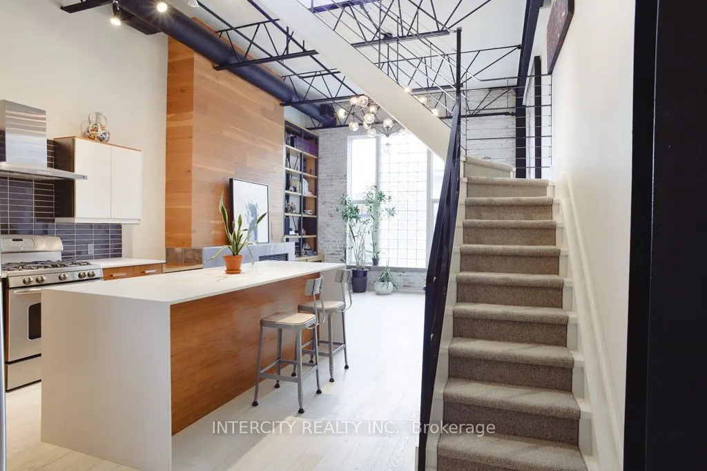 676 Richmond Street W #208