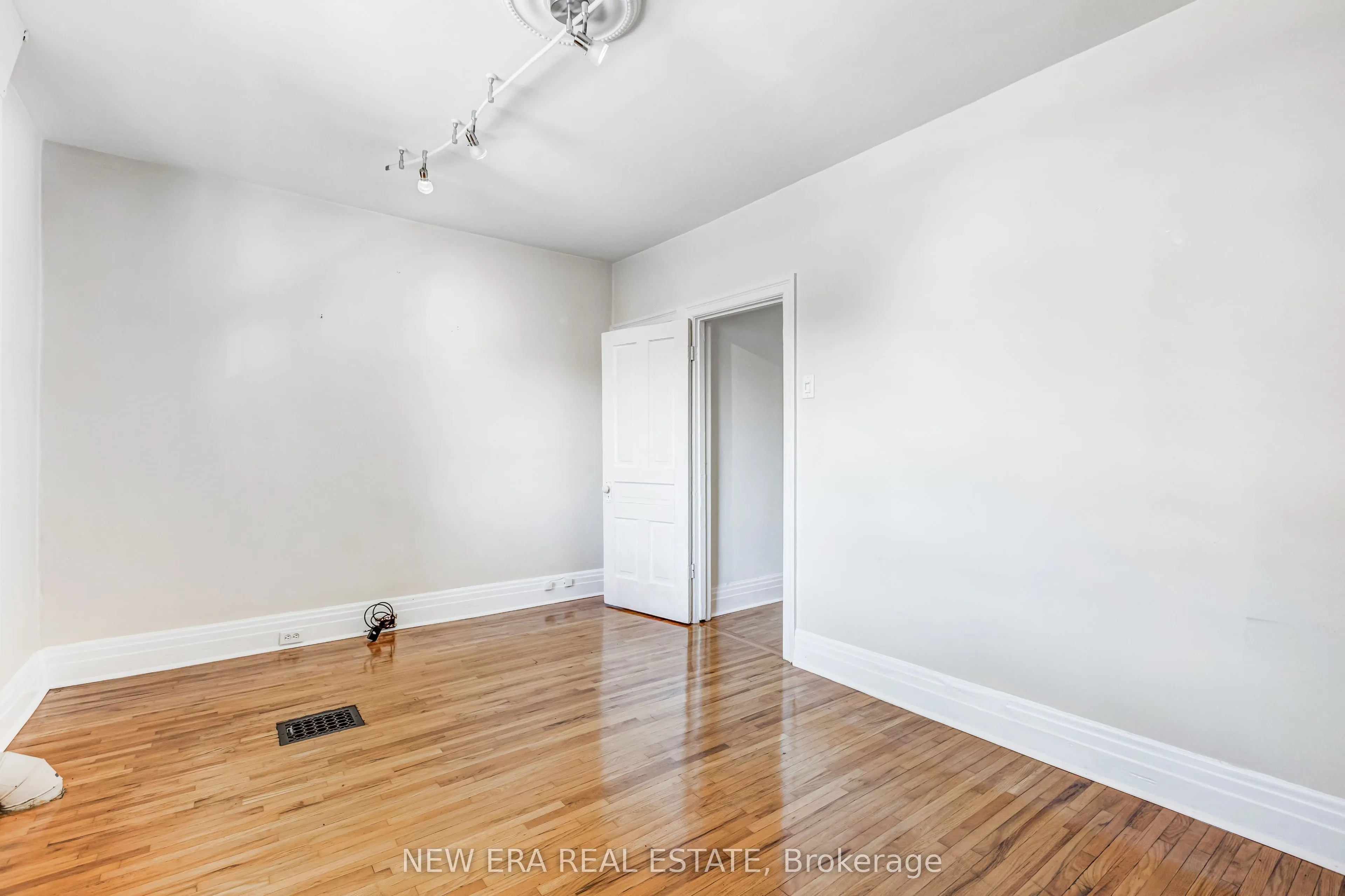 393 Ossington Avenue