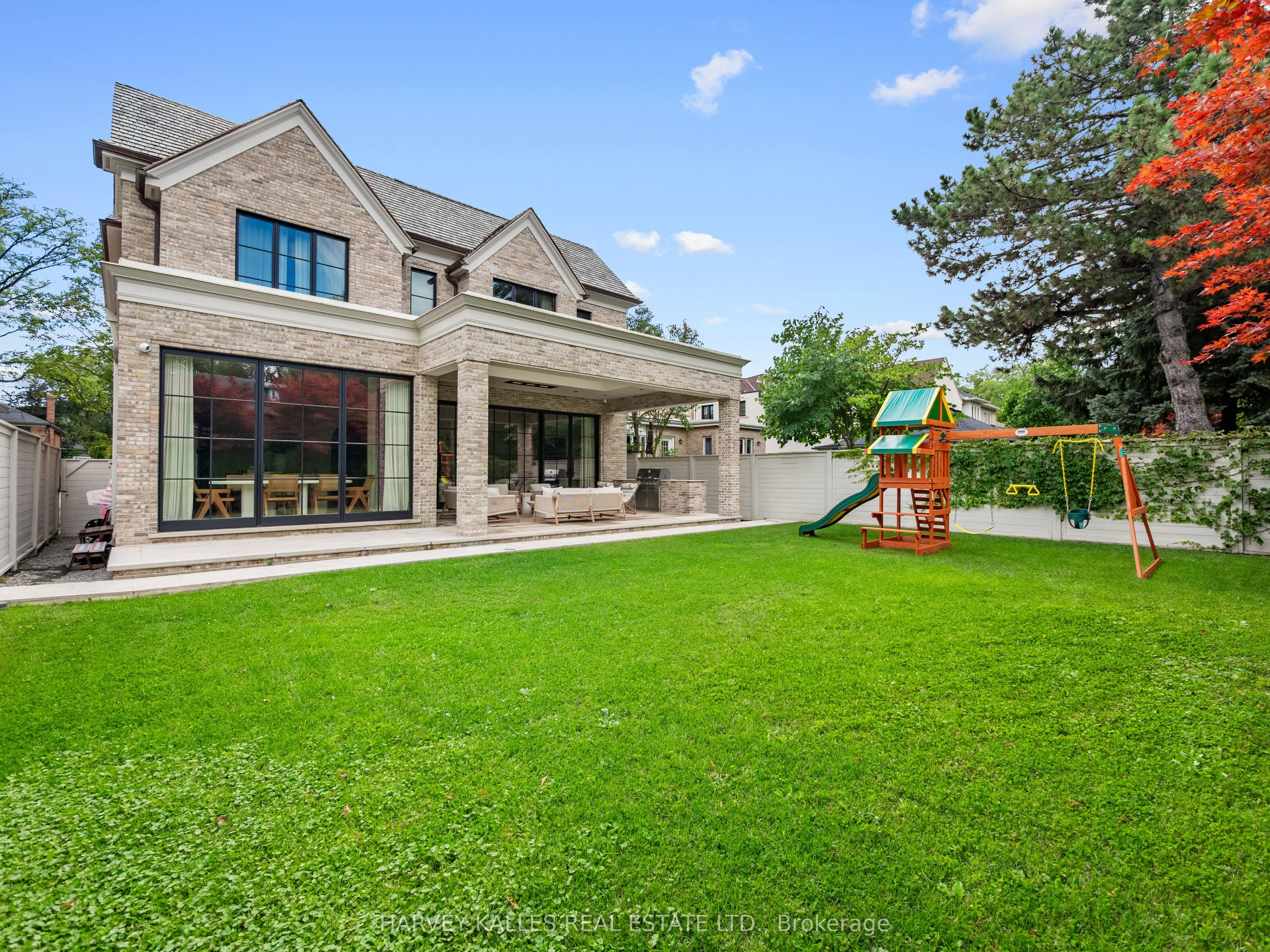 424 Lytton Boulevard