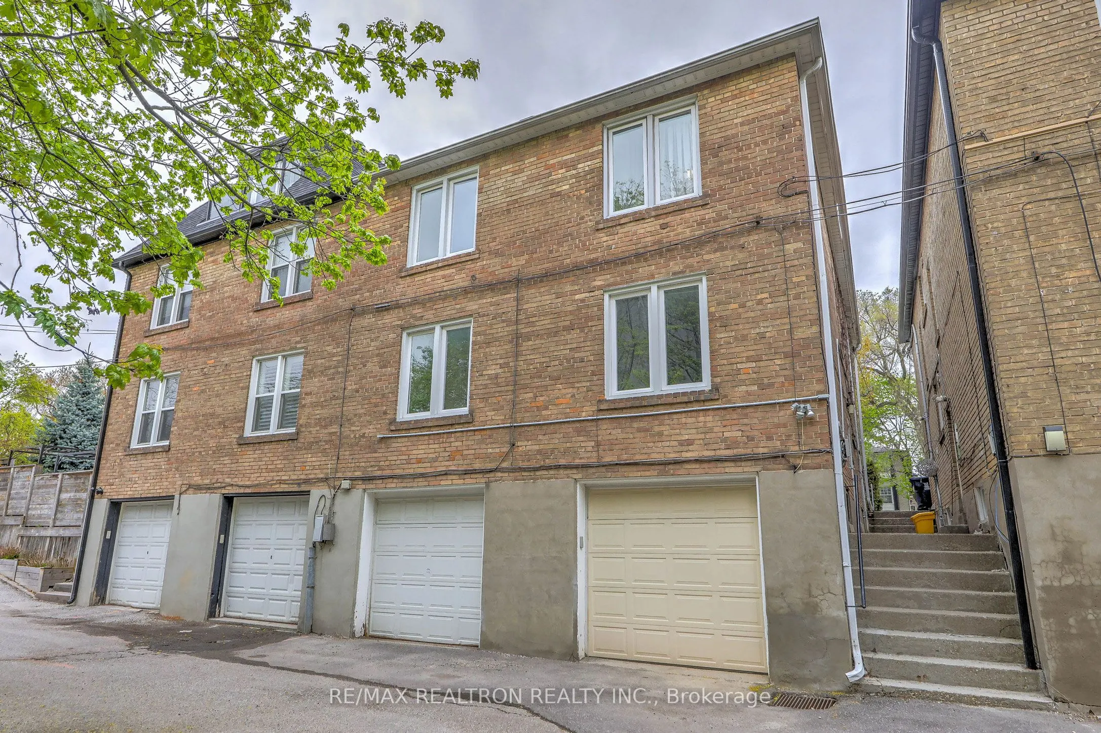 1336 Avenue Road