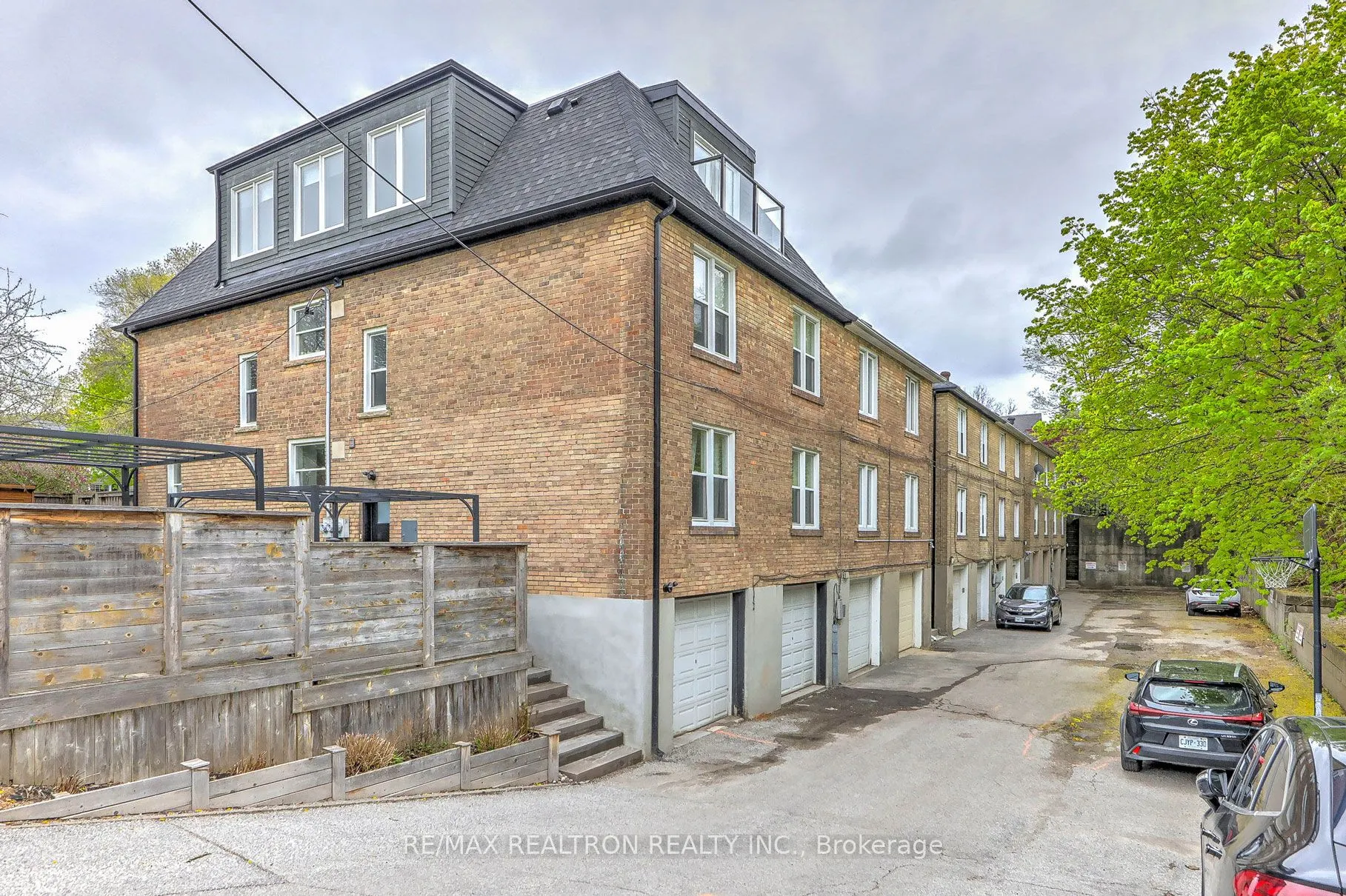 1336 Avenue Road