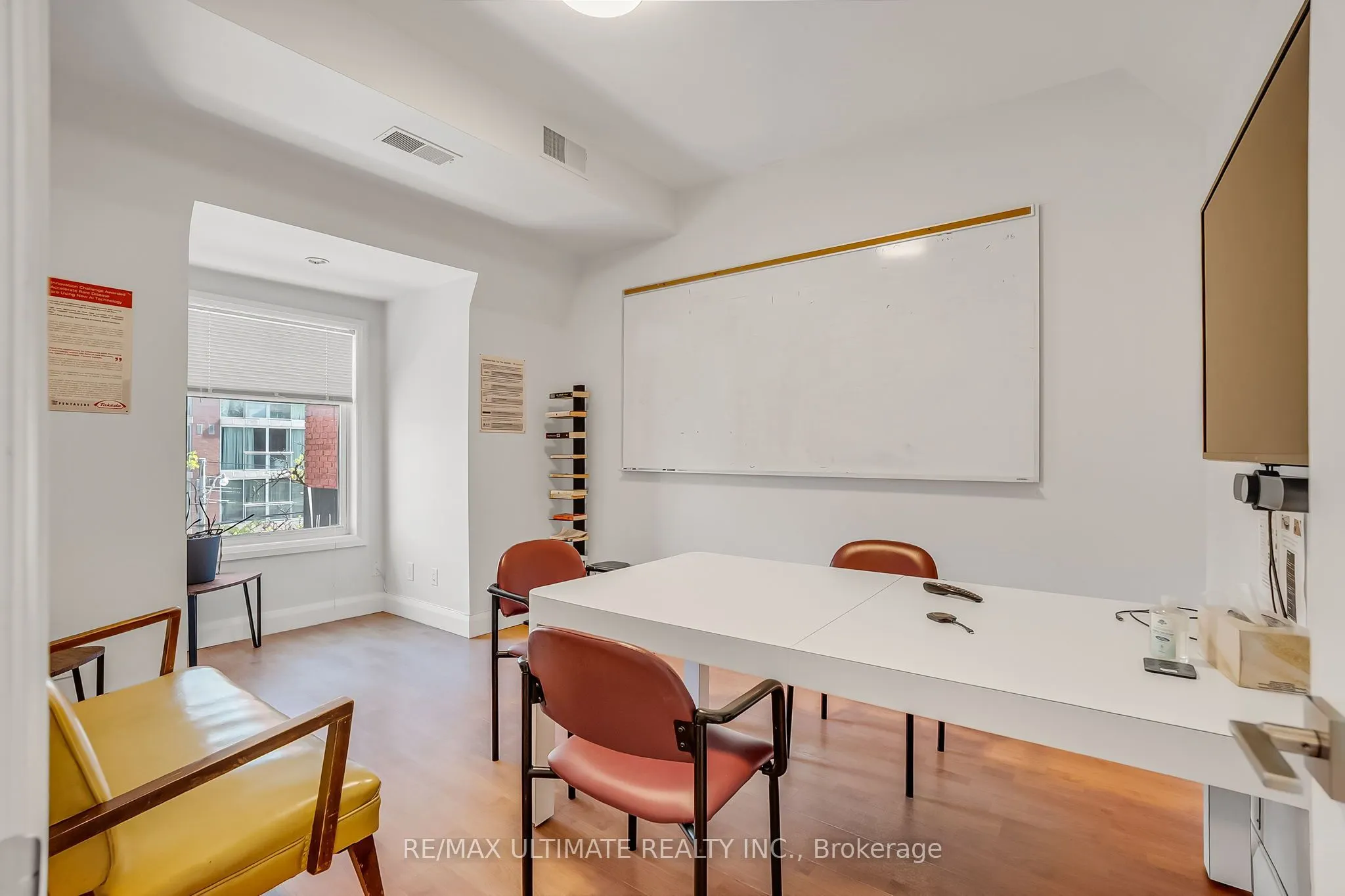 460 College Street #3rd Floor
