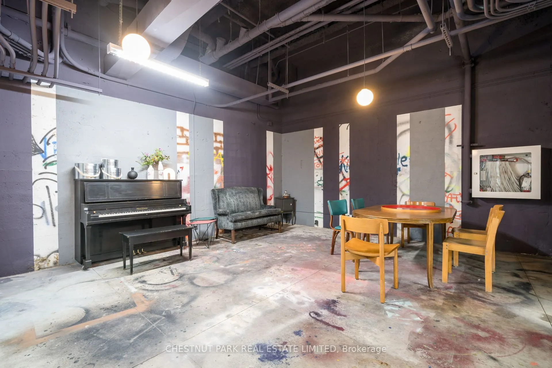 43 Hanna Avenue #401