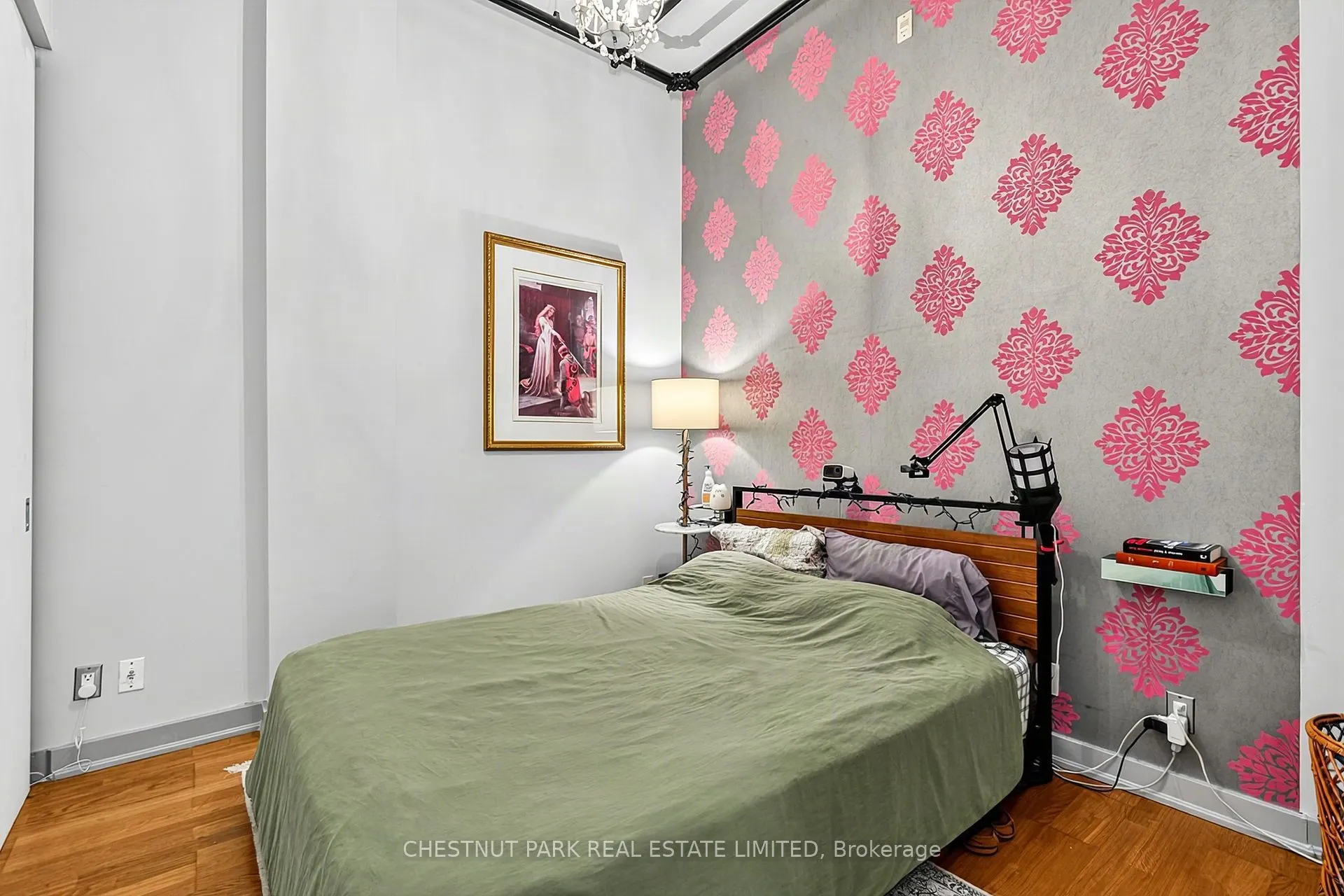 43 Hanna Avenue #401