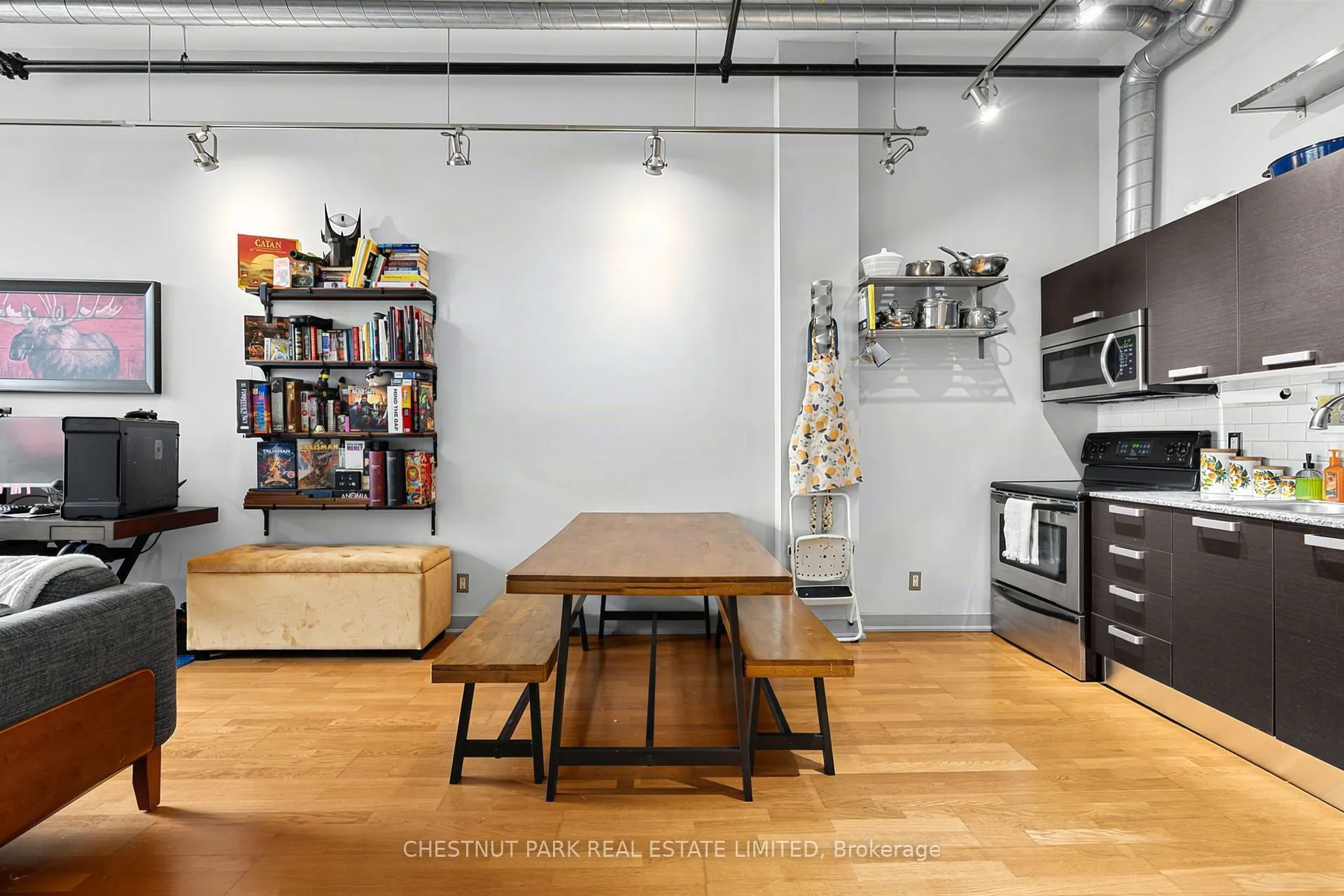 43 Hanna Avenue #401