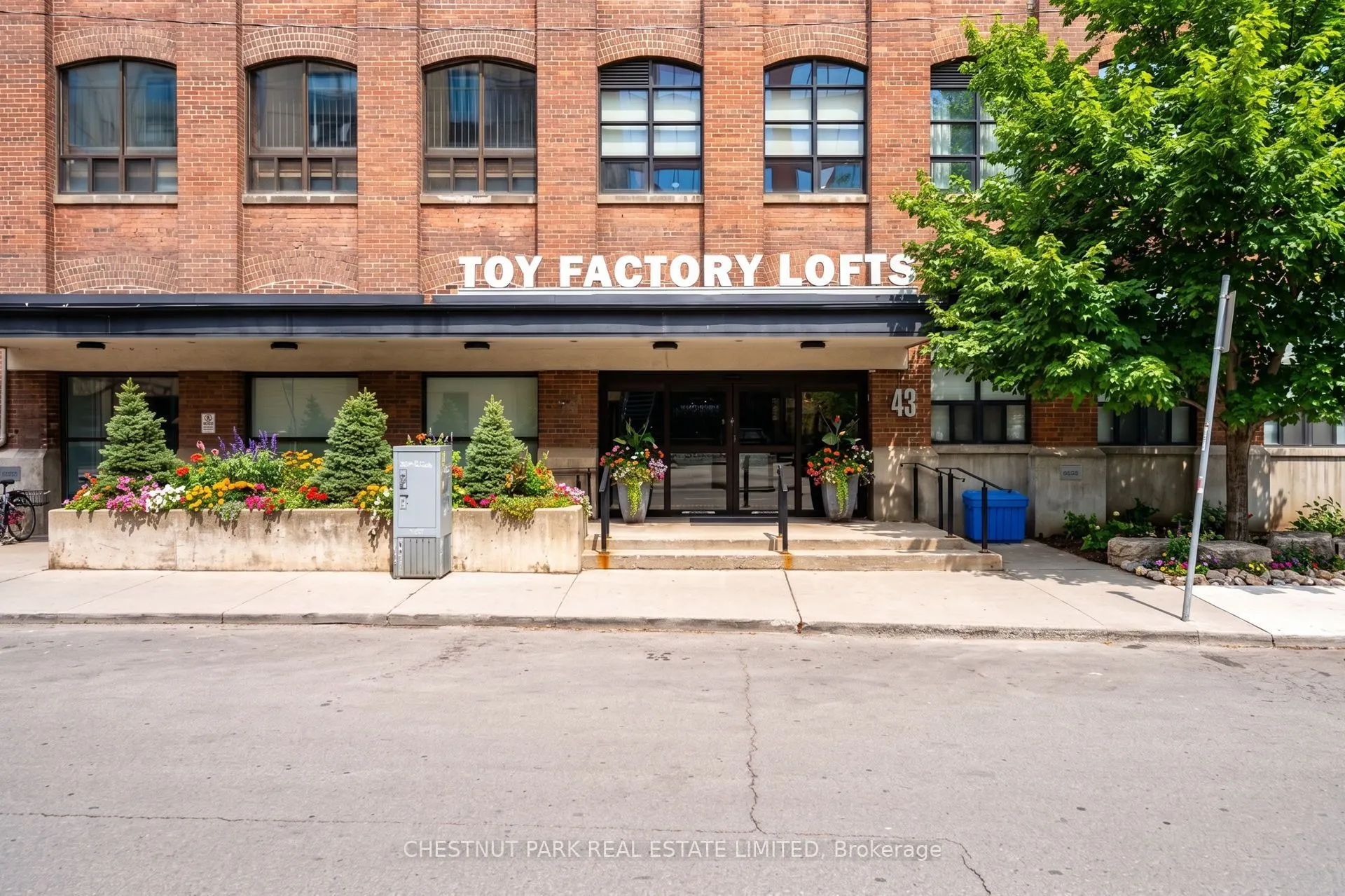 43 Hanna Avenue #401