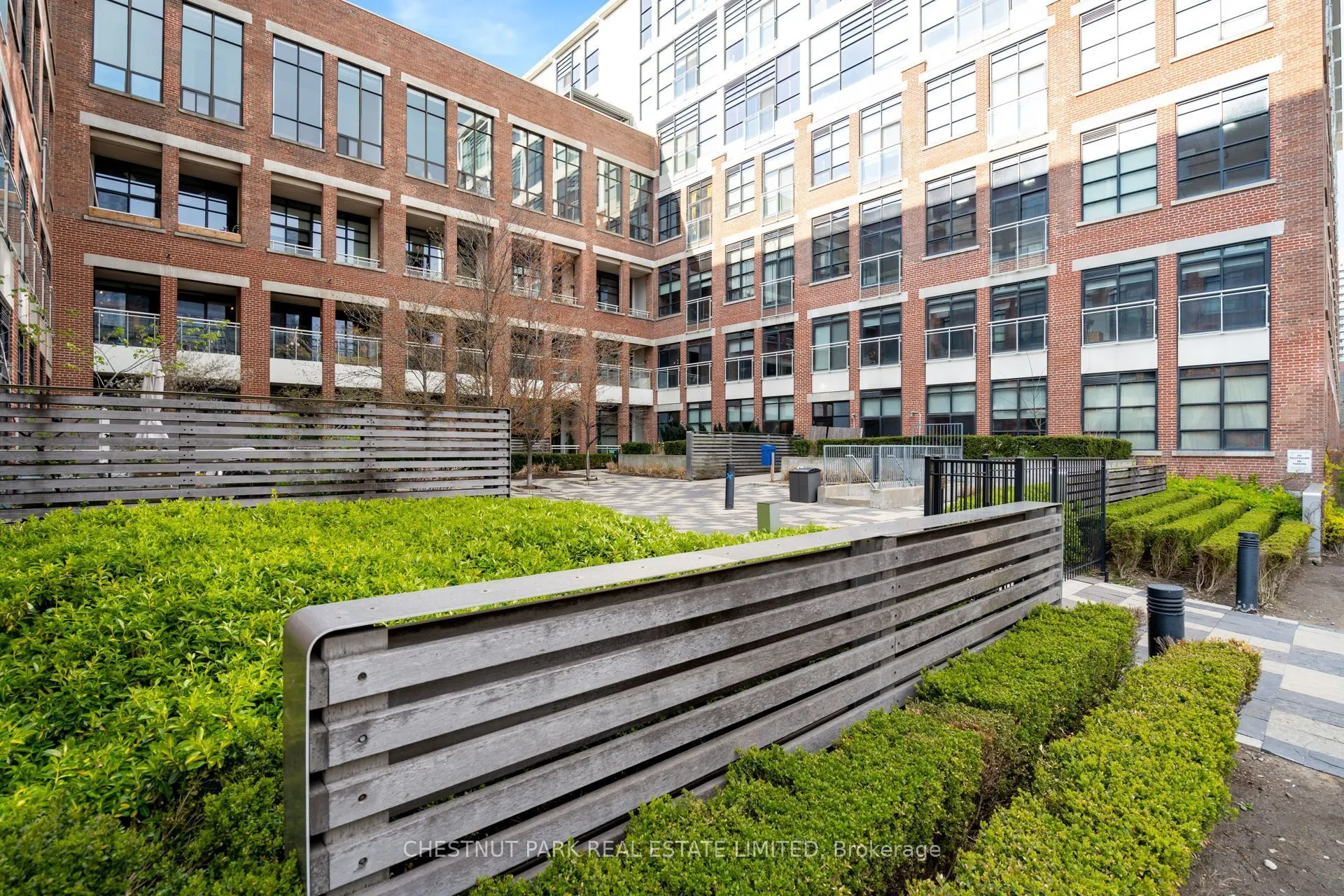 43 Hanna Avenue #401