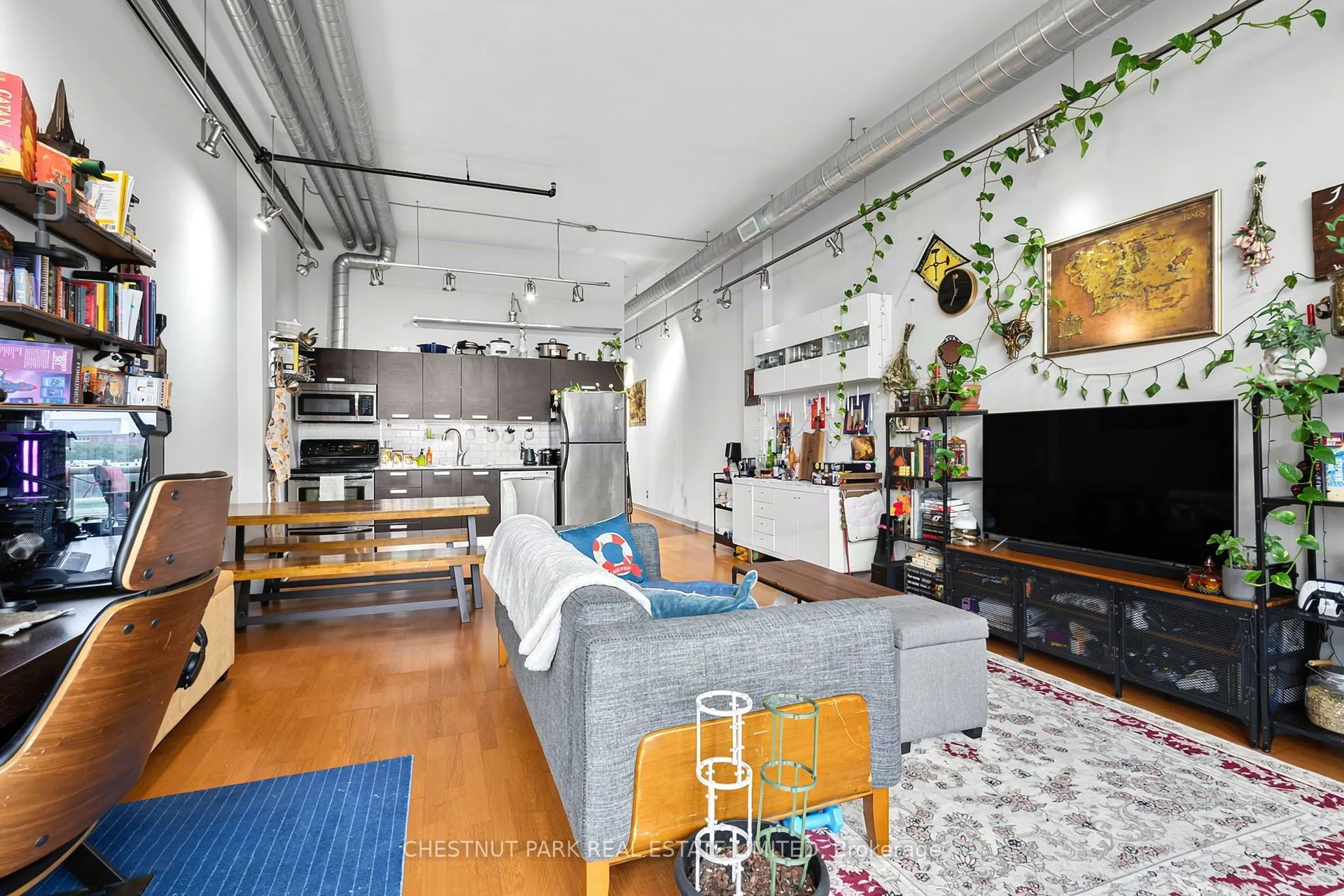 43 Hanna Avenue #401