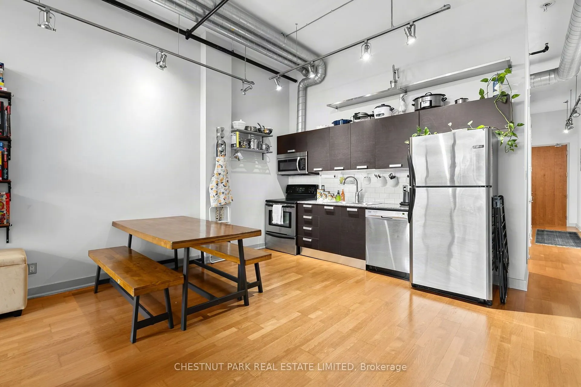 43 Hanna Avenue #401