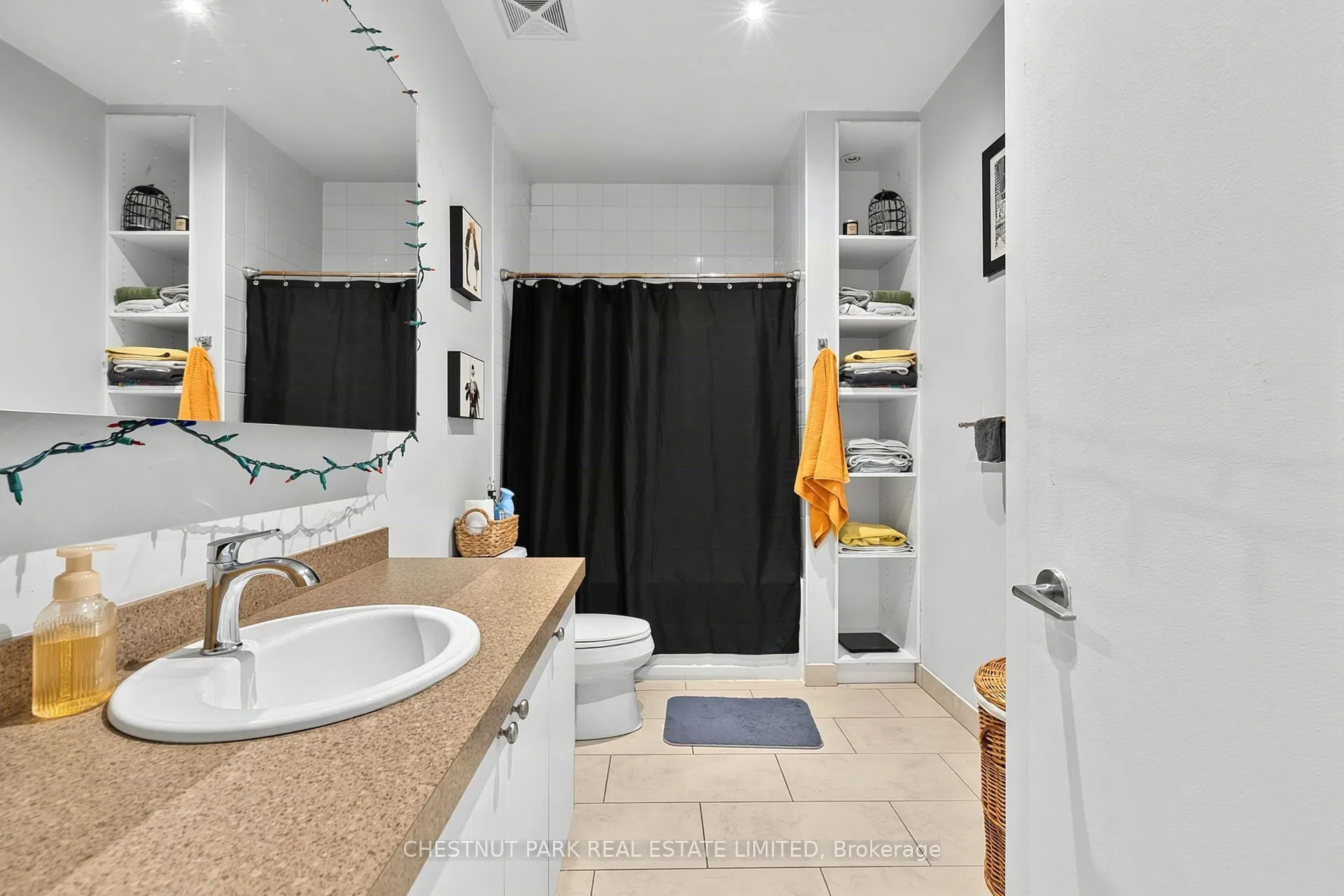 43 Hanna Avenue #401