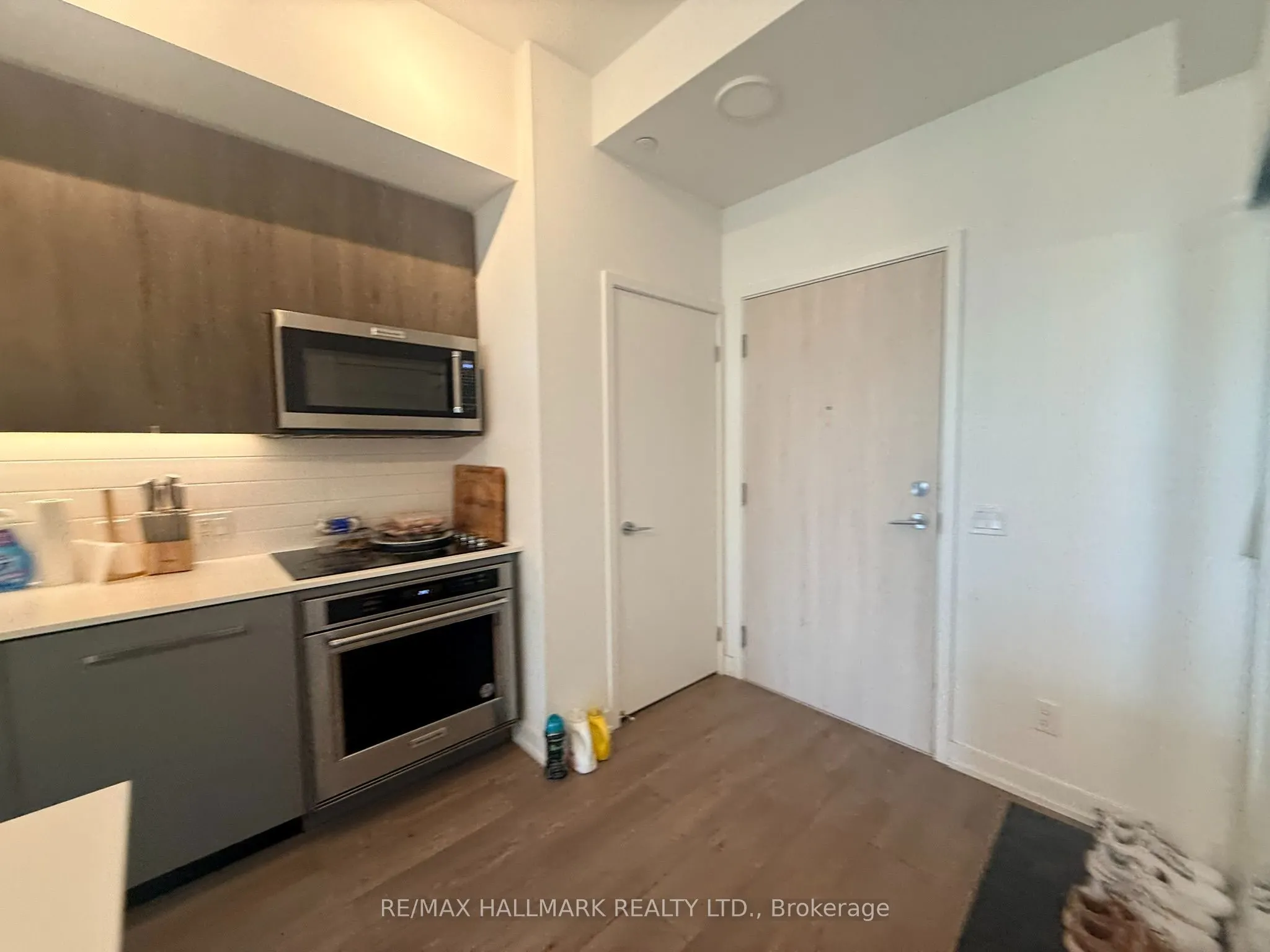 181 Sheppard Avenue E #810