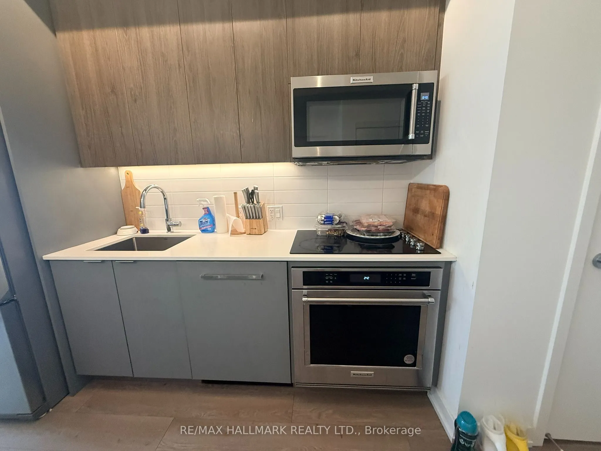 181 Sheppard Avenue E #810