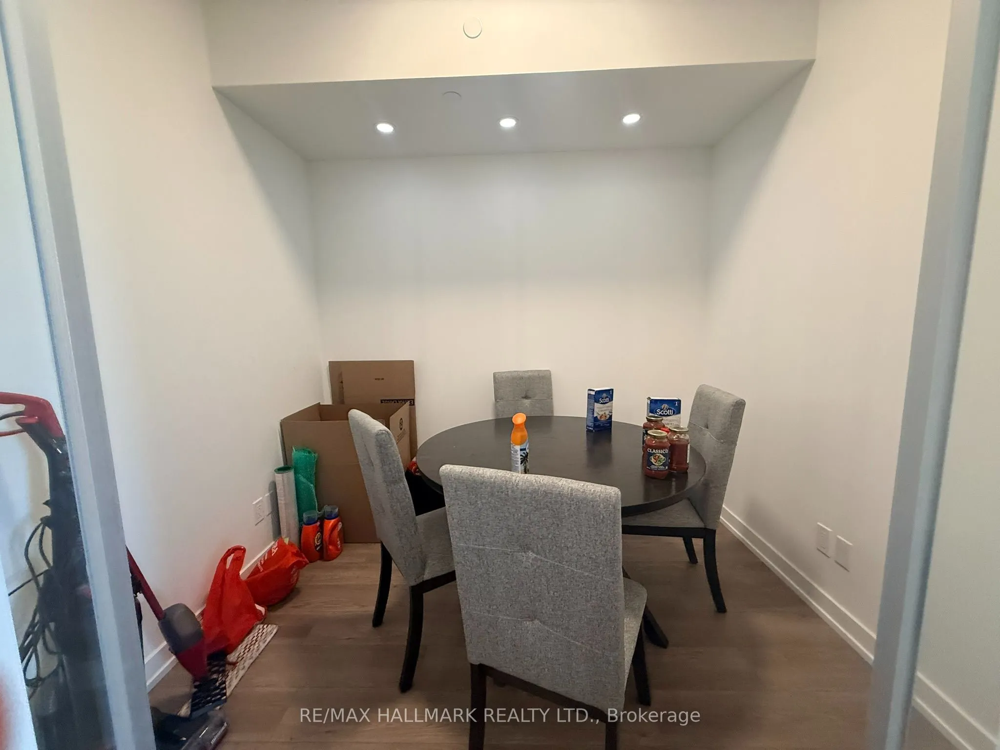 181 Sheppard Avenue E #810