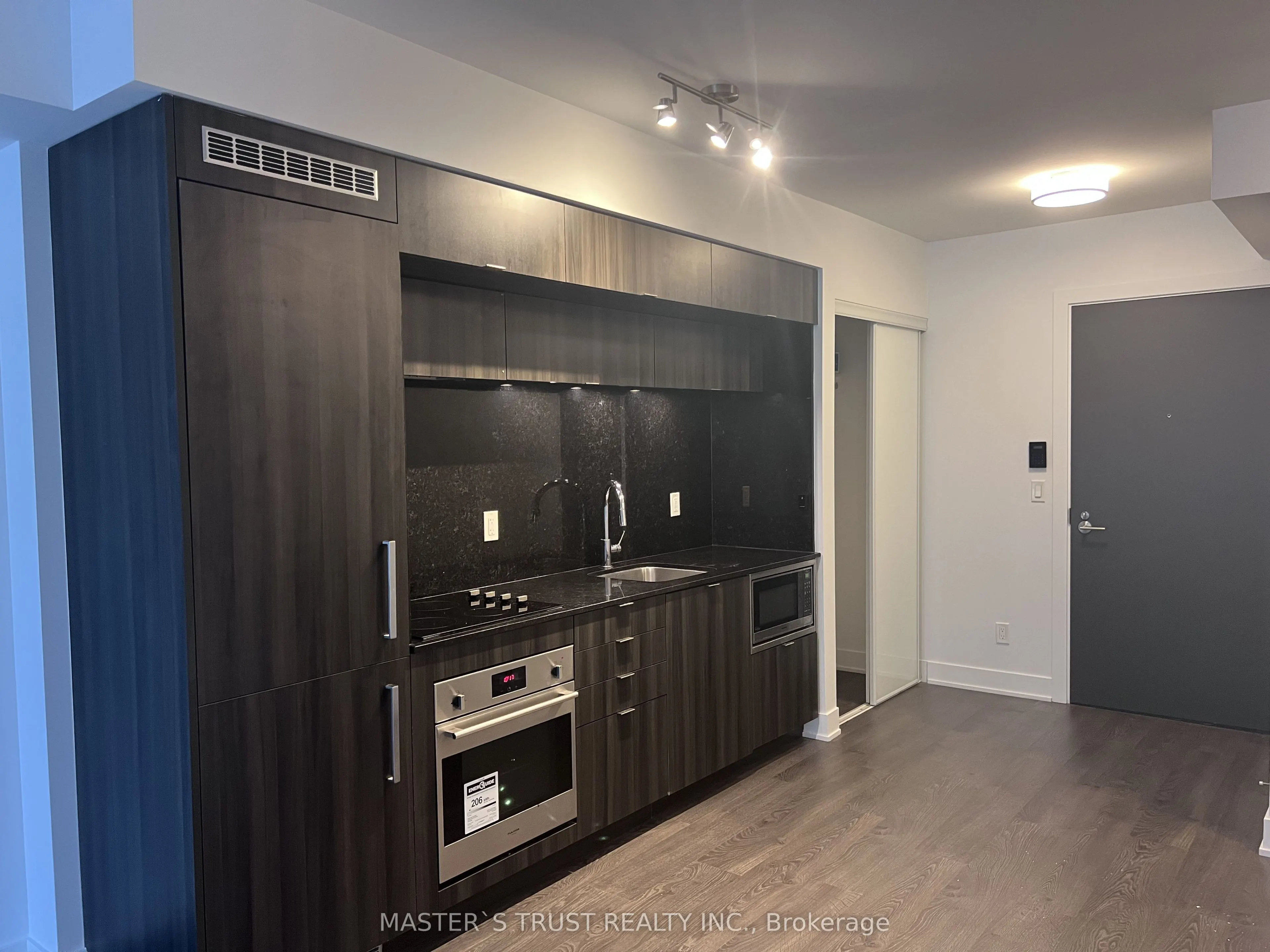 38 Cameron Street #401