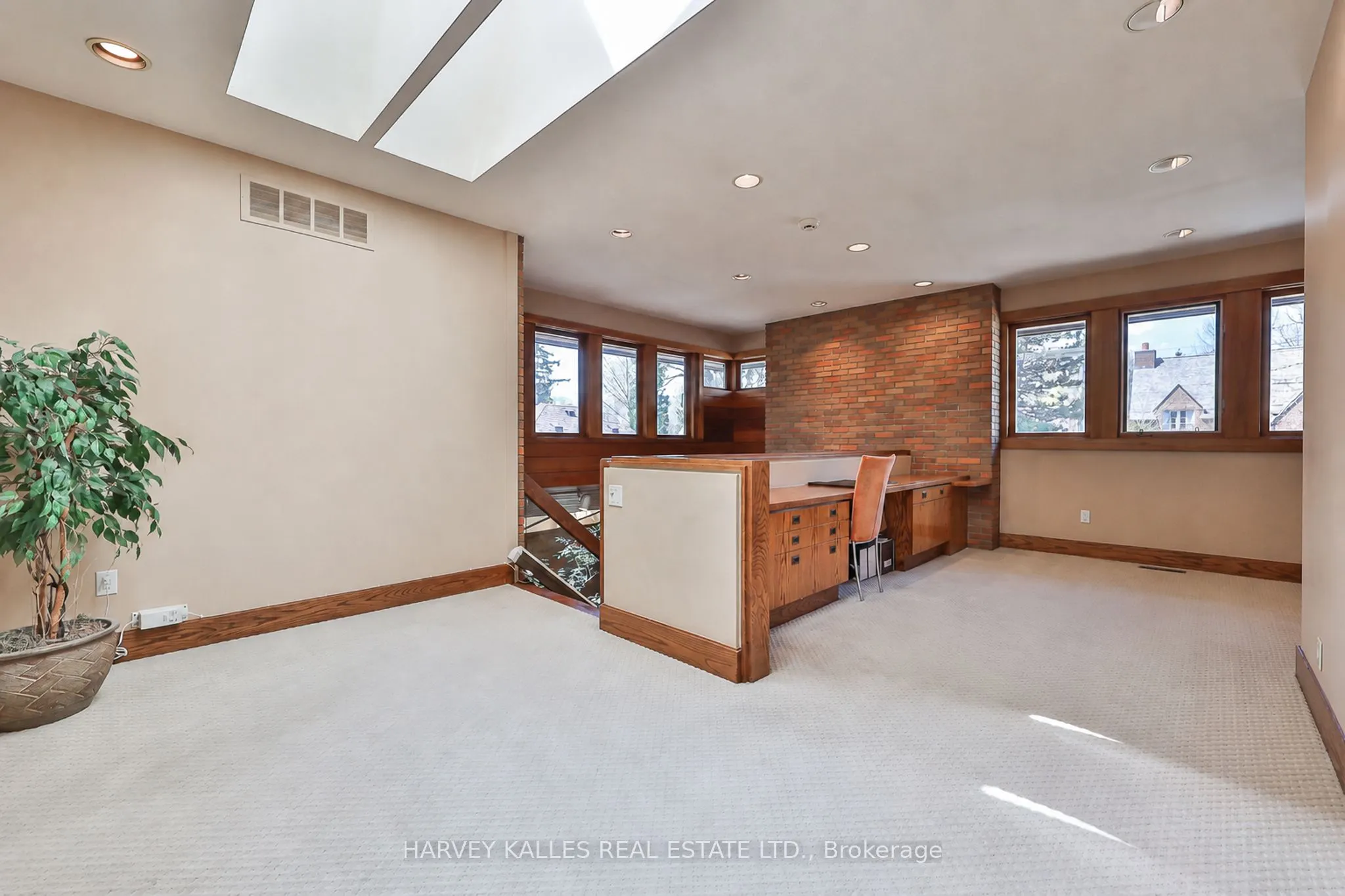 223 Hillhurst Boulevard