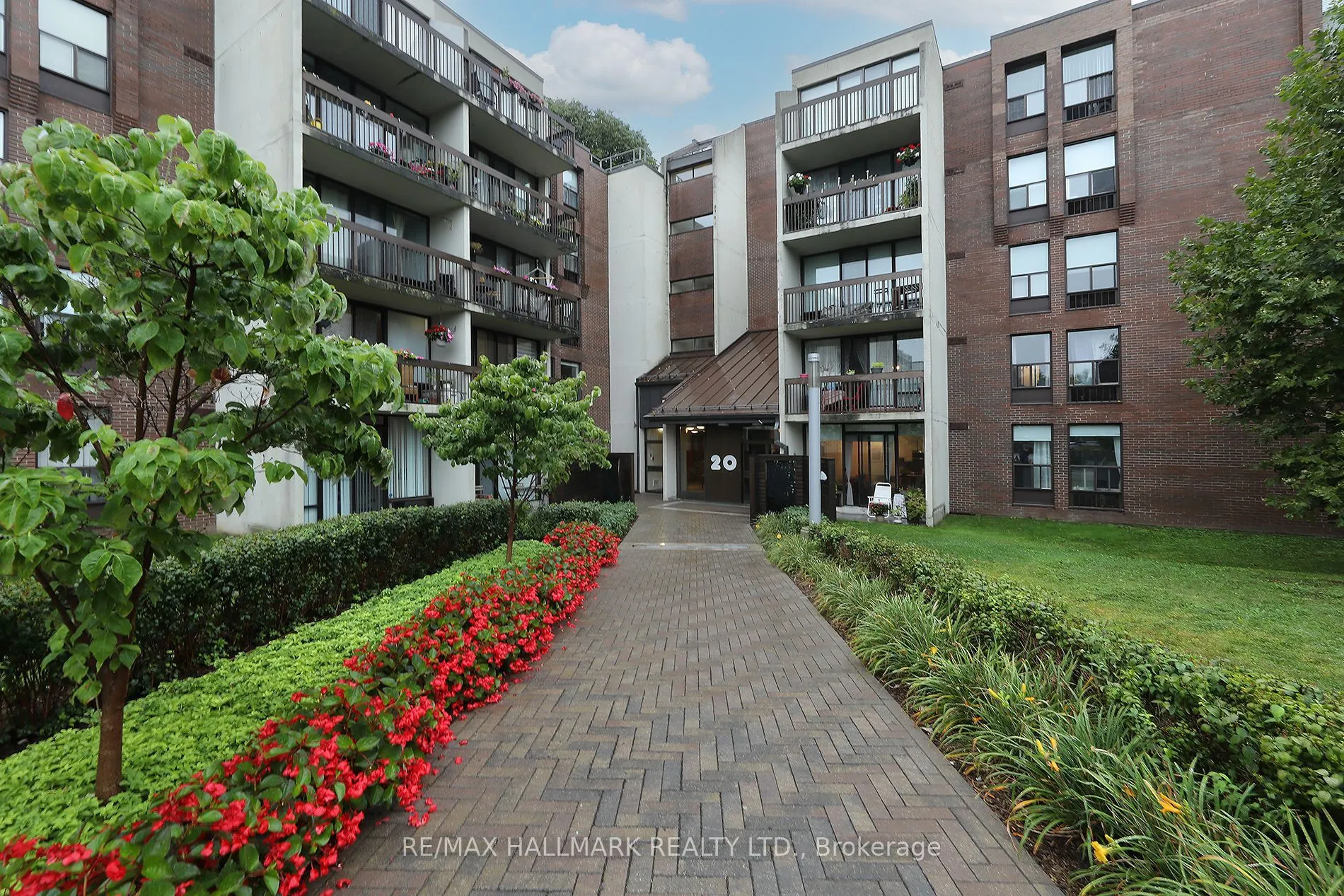 20 Fashion Roseway #415