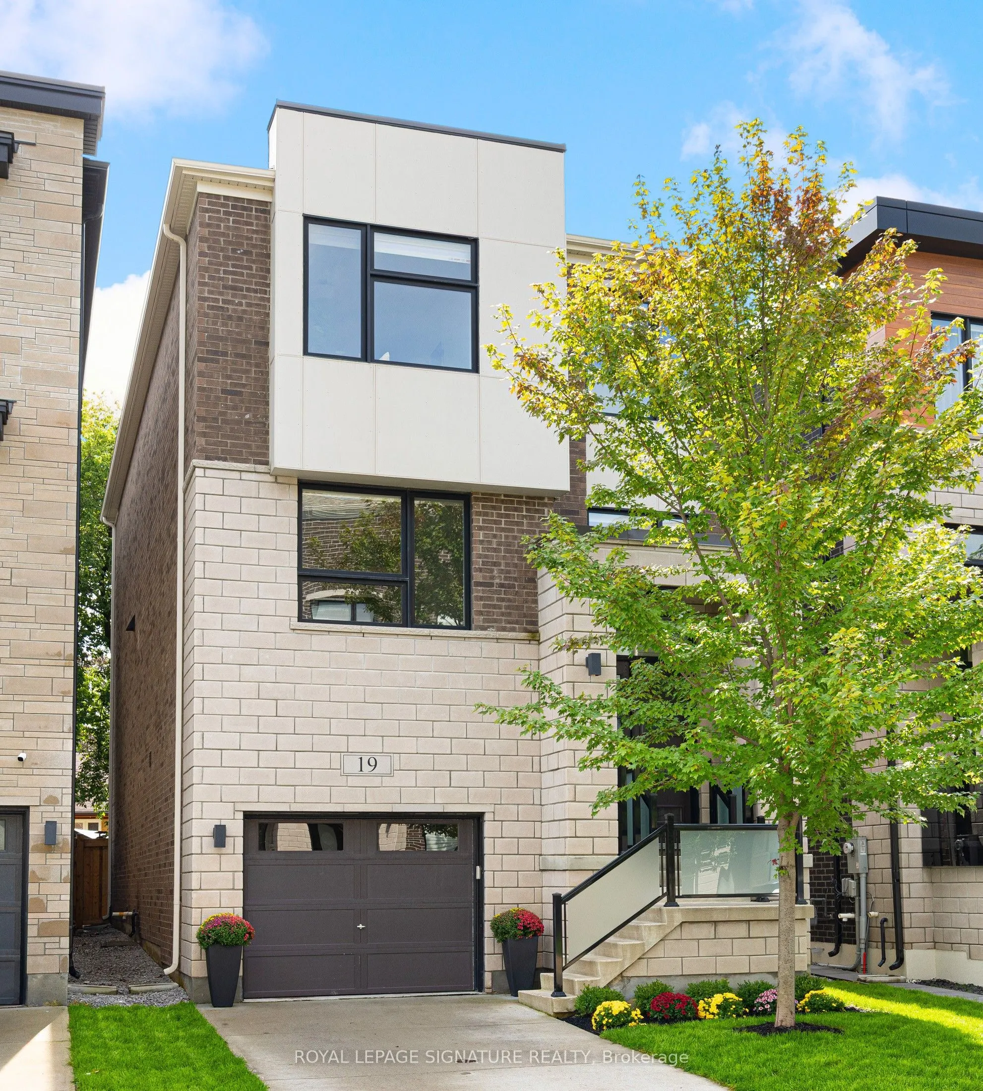 19 Hollyhock Court