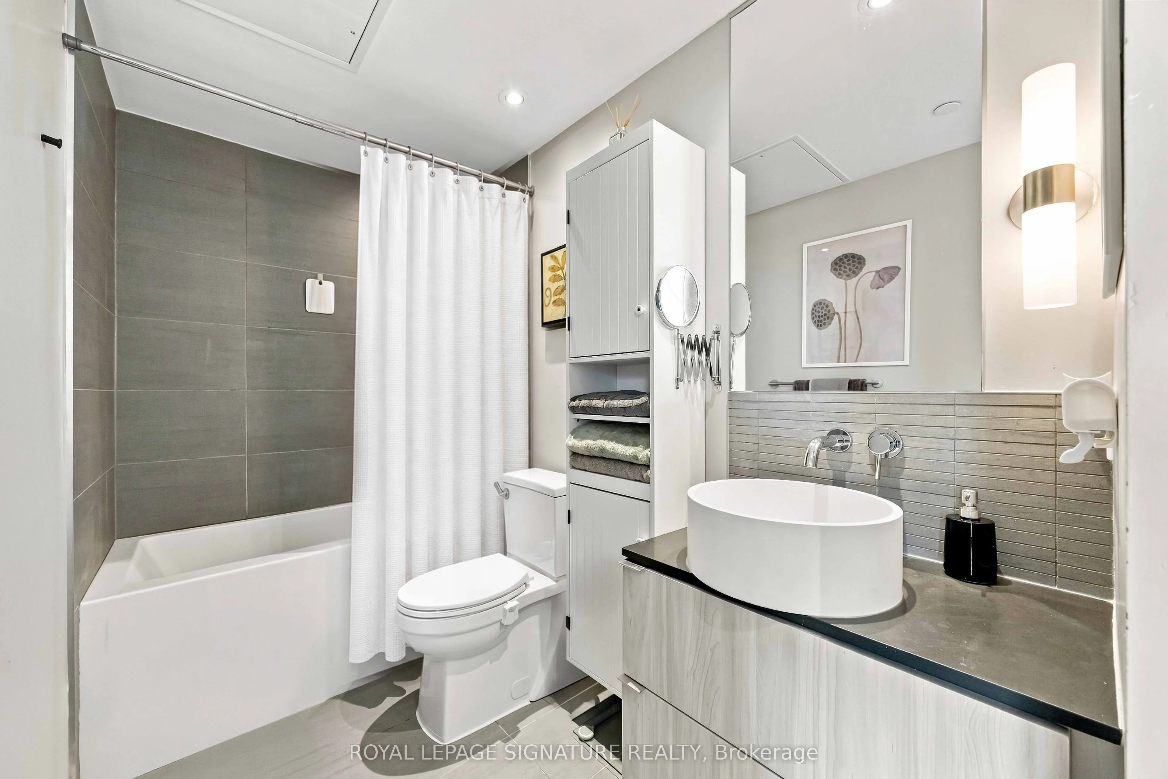 161 Roehampton Avenue #4305
