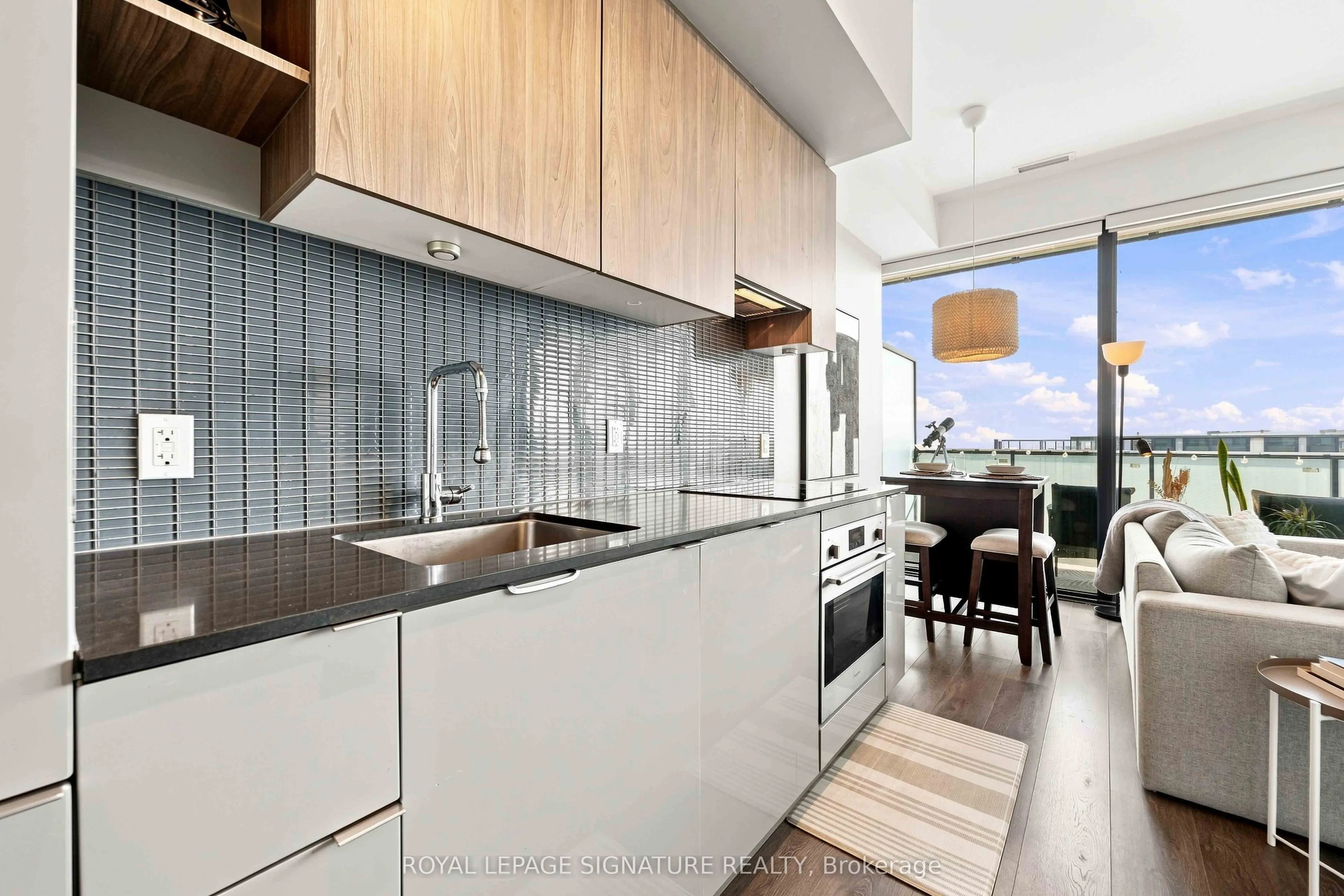161 Roehampton Avenue #4305