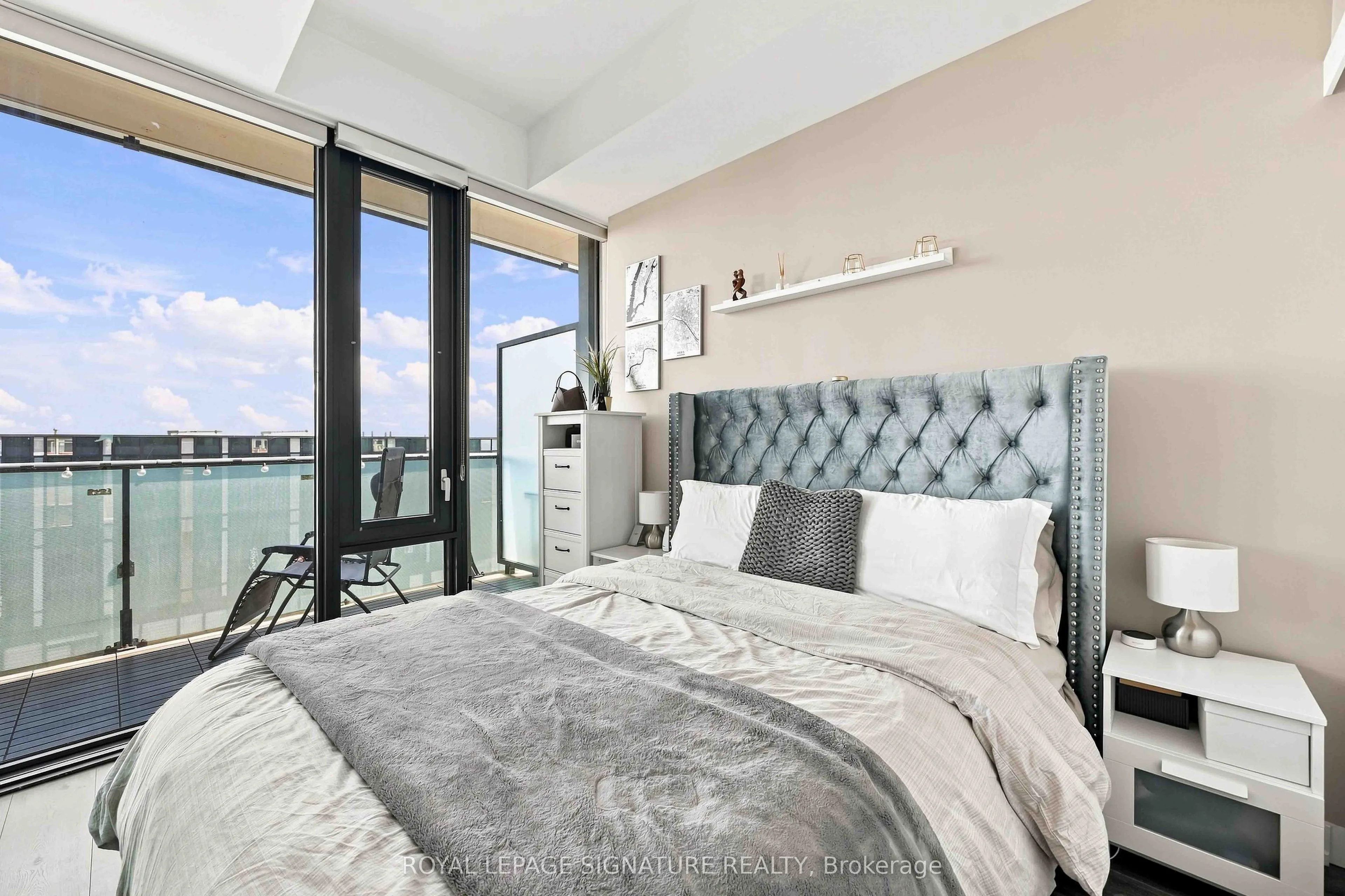 161 Roehampton Avenue #4305