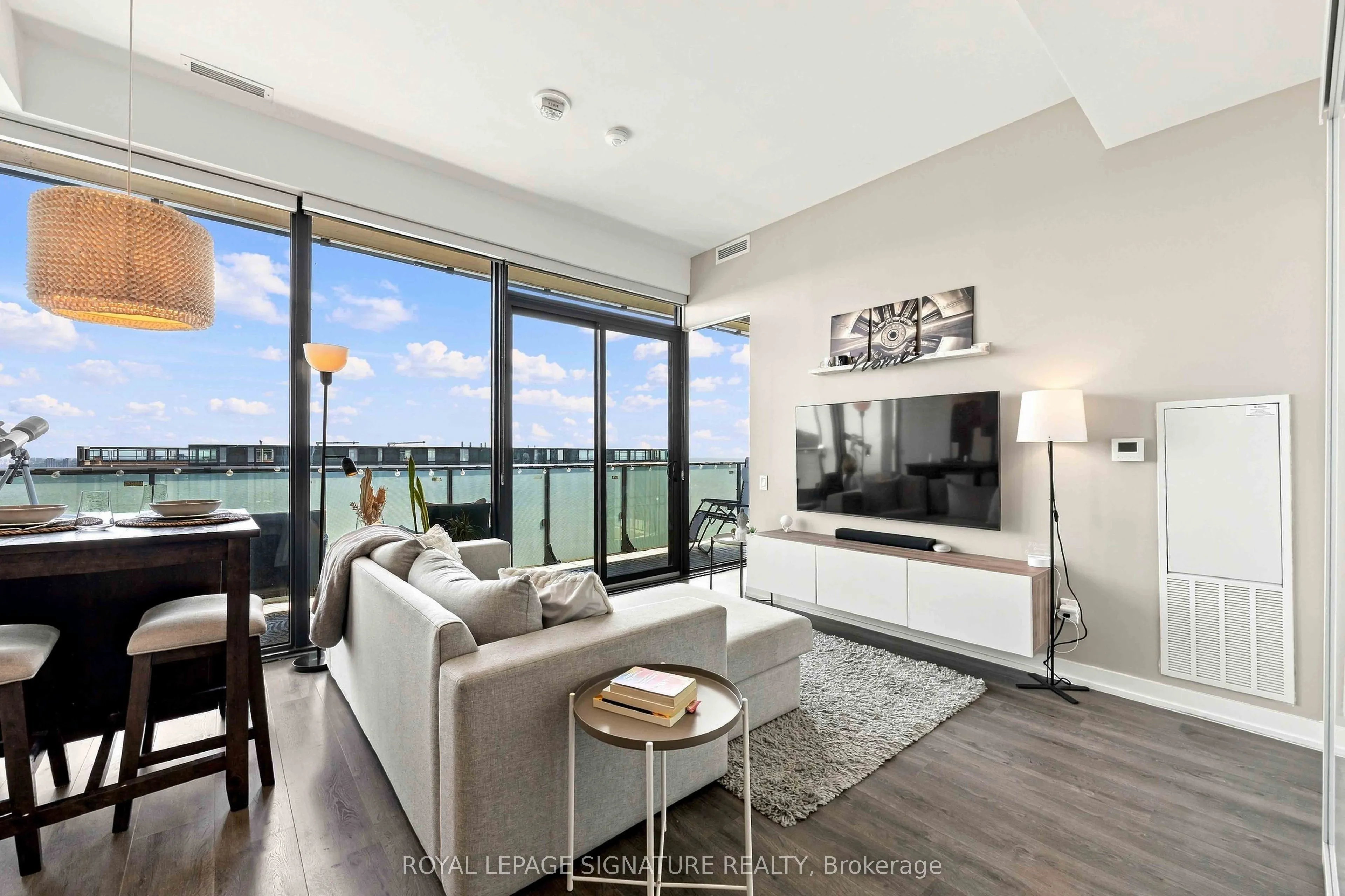 161 Roehampton Avenue #4305