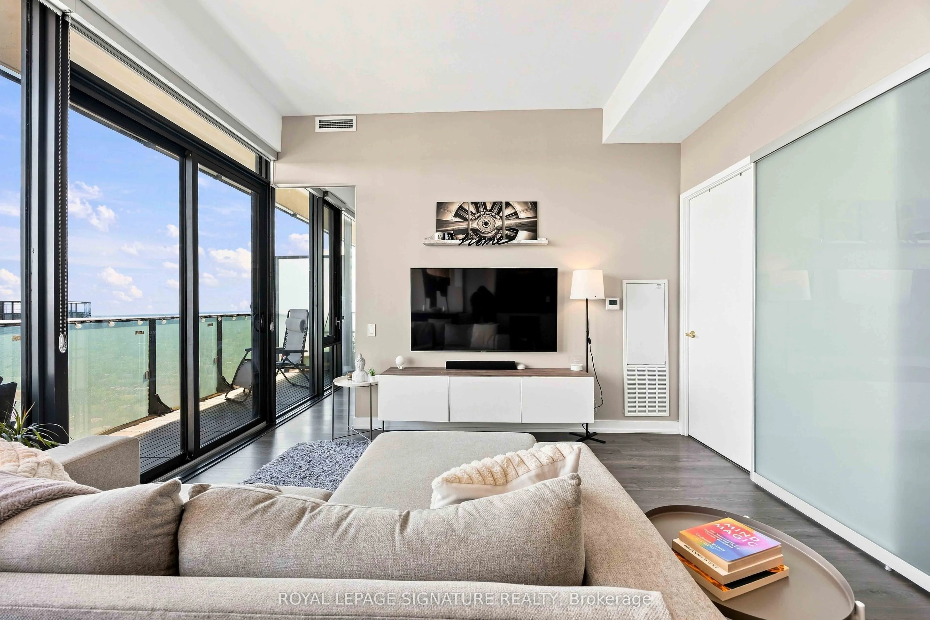 161 Roehampton Avenue #4305